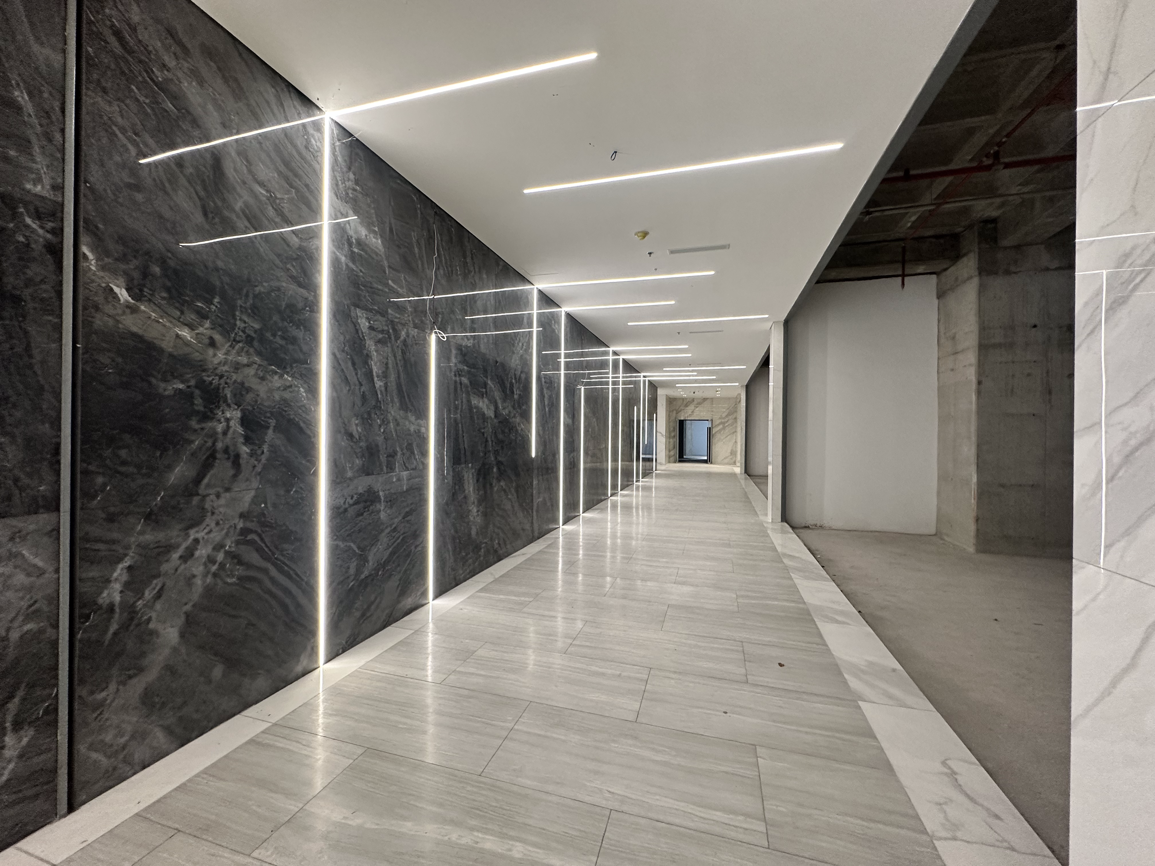 OFICINA EN OBRA GRIS EN CAMPO ALEGRE 300m2 Bella