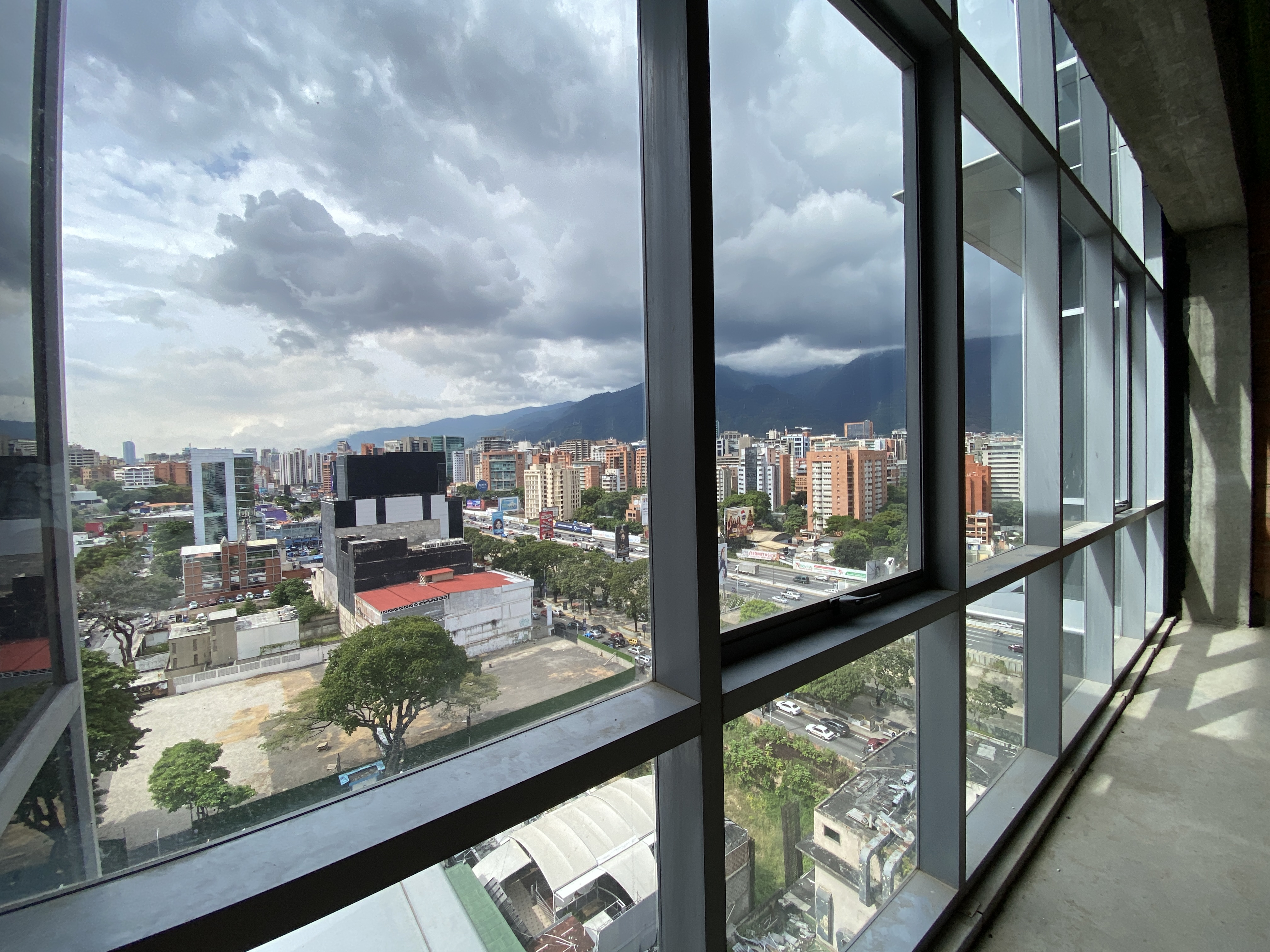 OFICINA EN VENTA EN OBRA GRIS LAS MERCEDES Anma