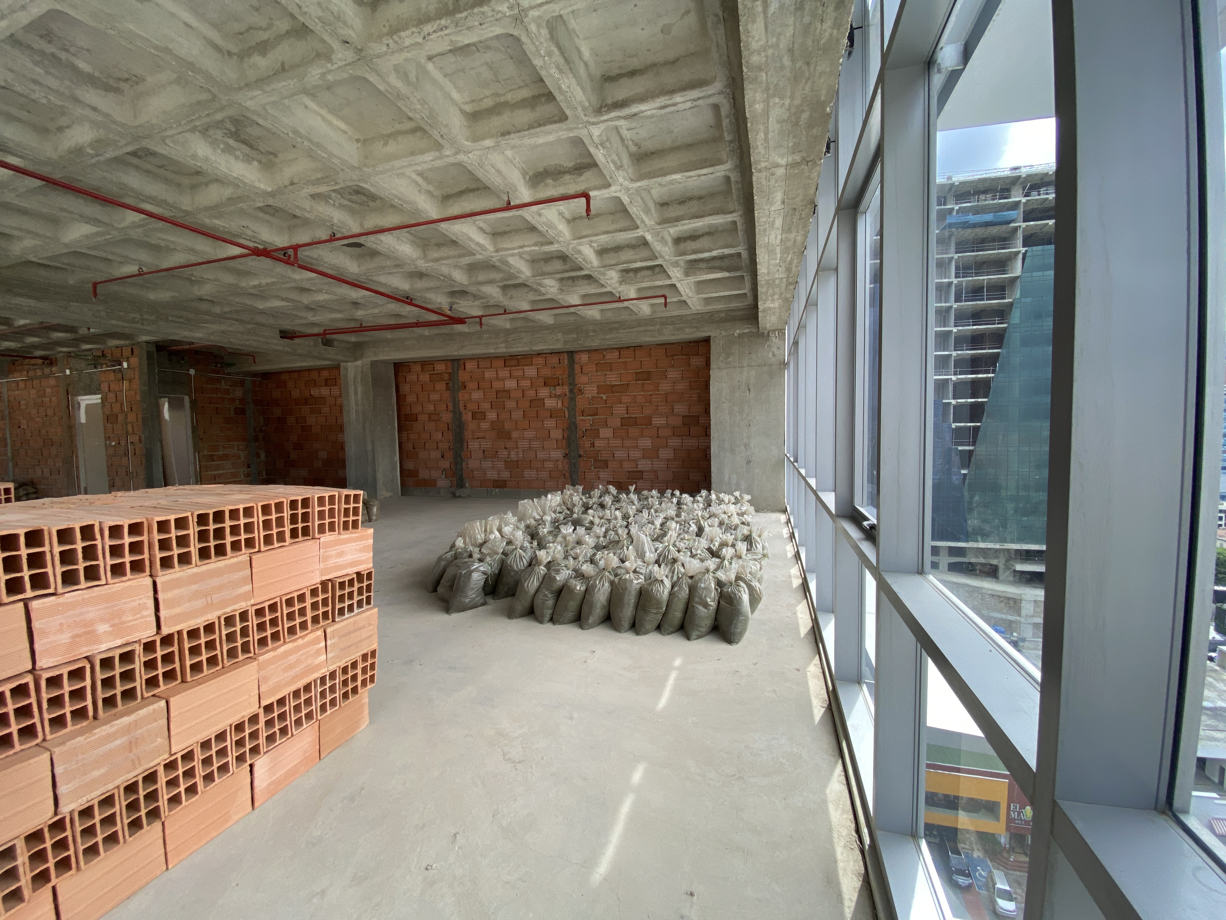 OFICINA EN VENTA EN OBRA GRIS CON VISTA AL ÁVILA CFM Anma