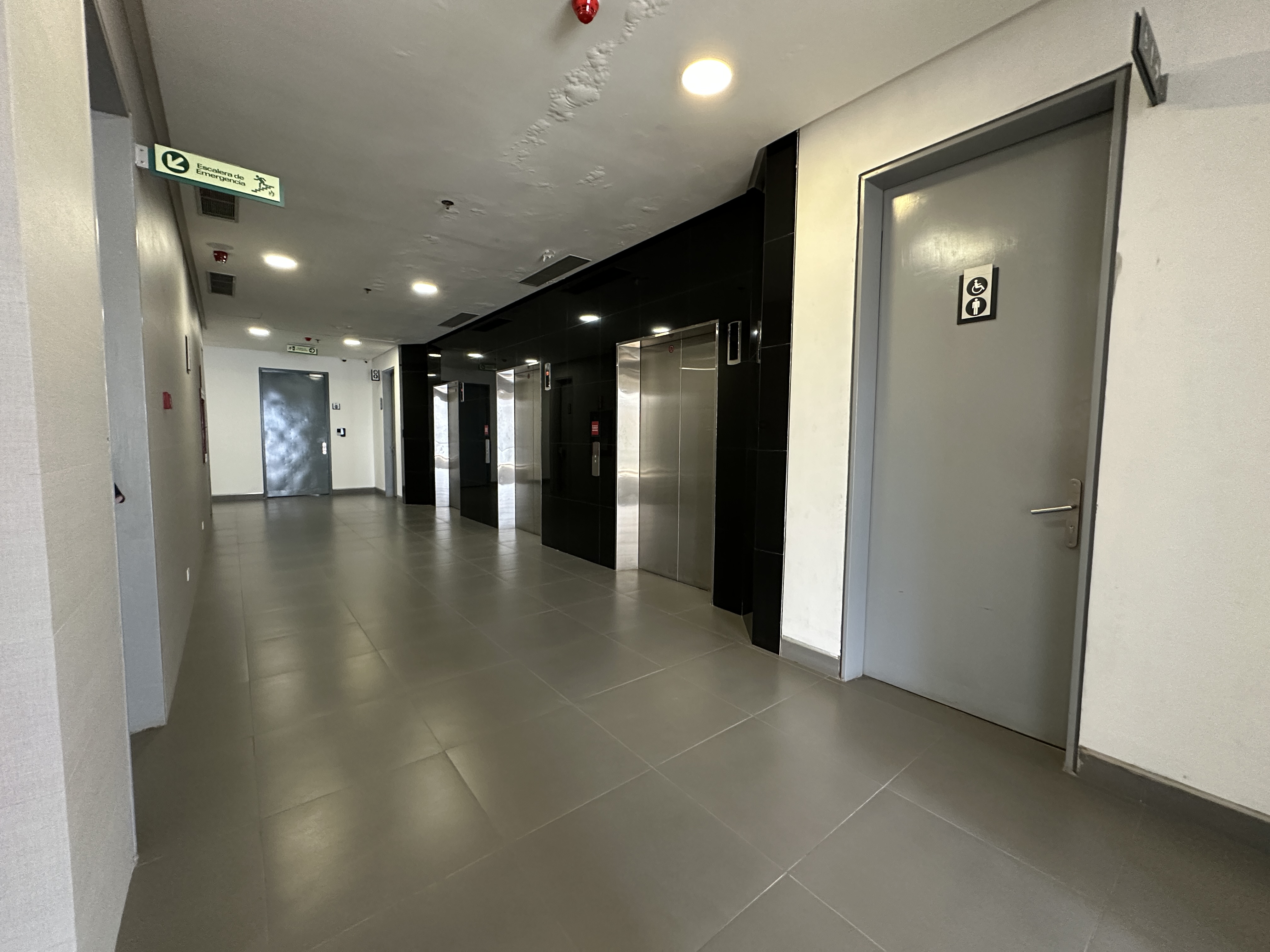 OFICINA EN VENTA EN LAS MERCEDES CON VISTA AL AVILA Anma