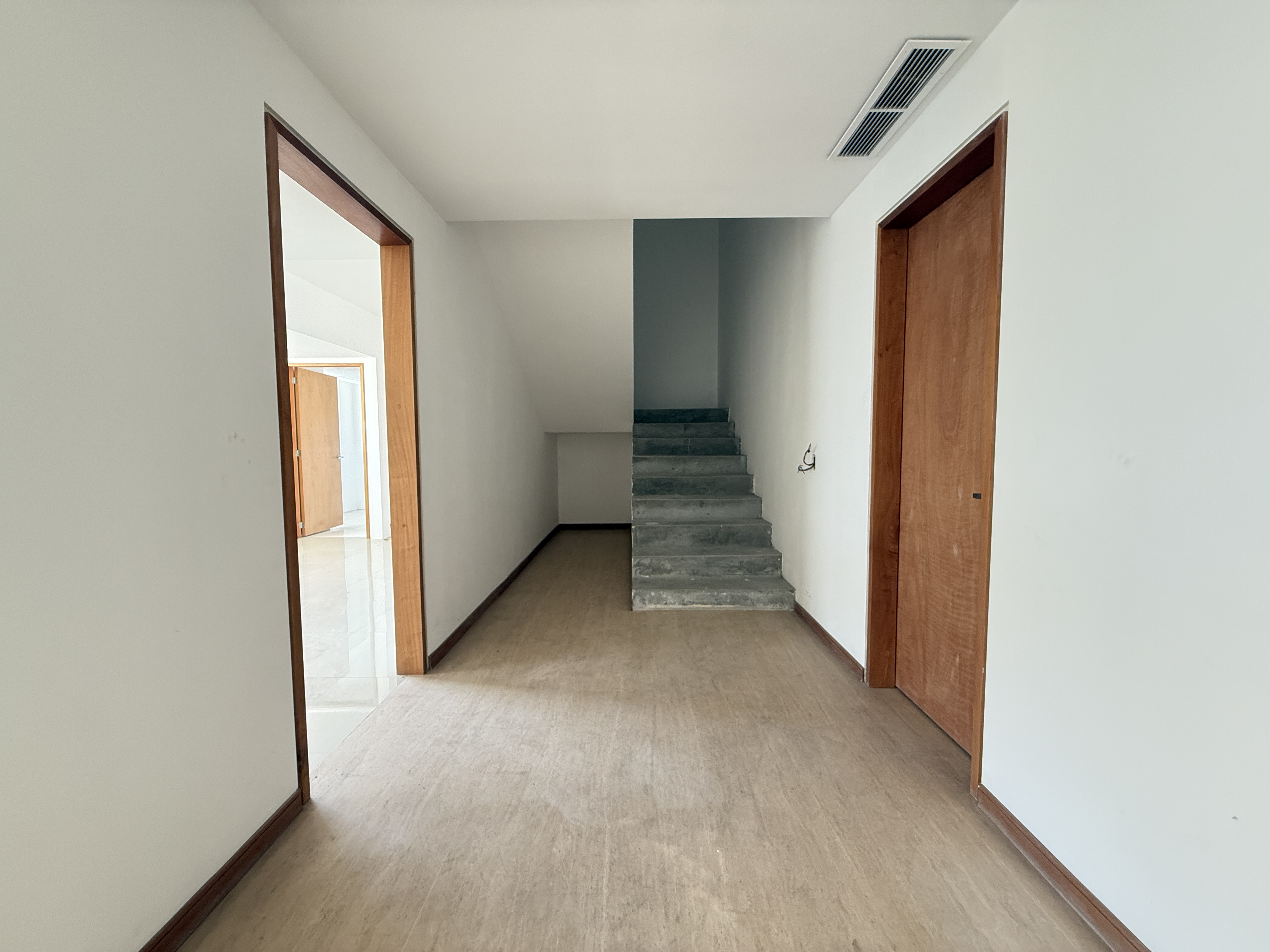 PENT-HOUSE DUPLEX EN OBRA BLANCA EN LOMAS DE LAS MERCEDES BELLA