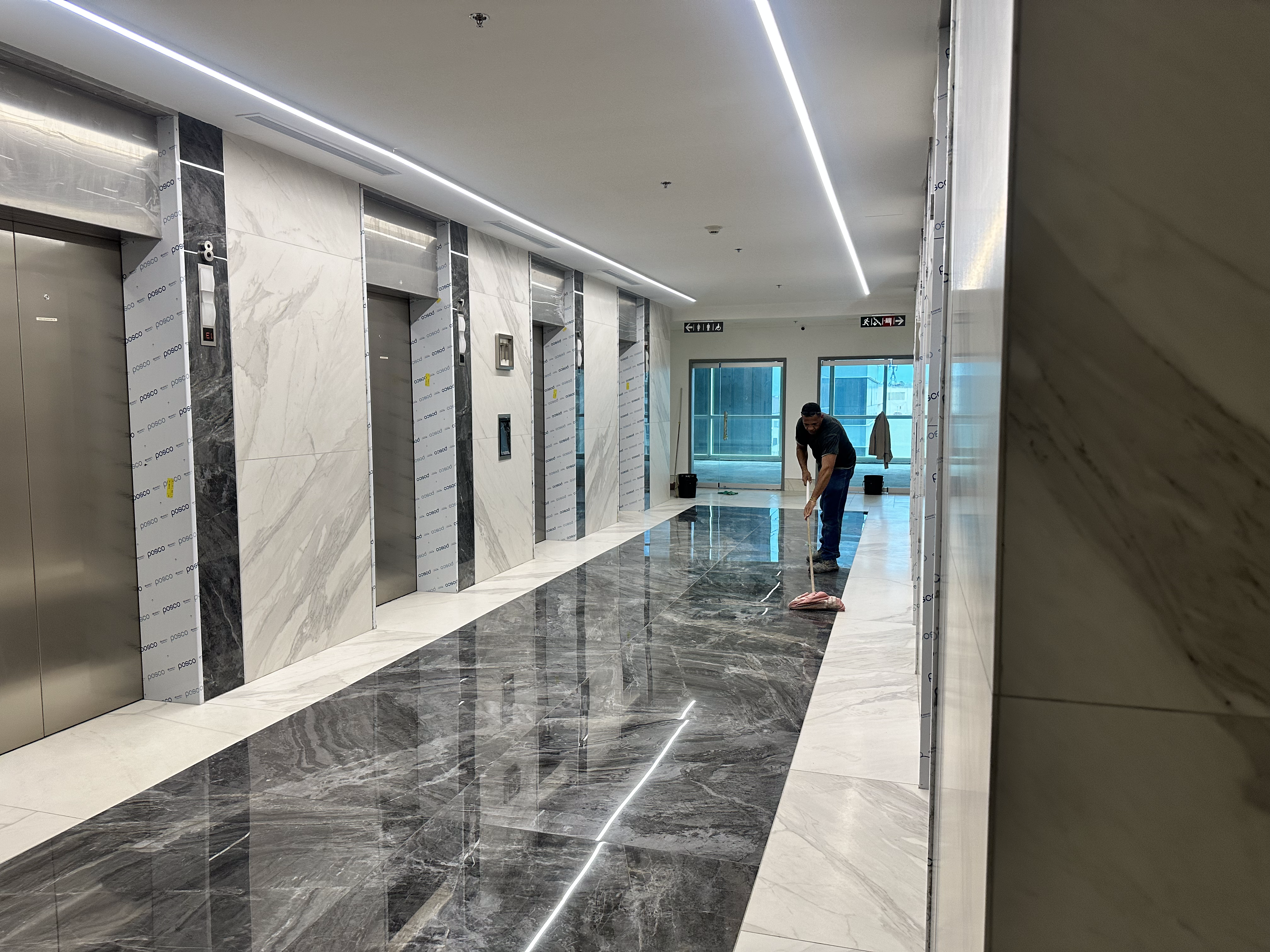 Venta  Local Comercial en el Centro Empresarial Esmeralda Bella