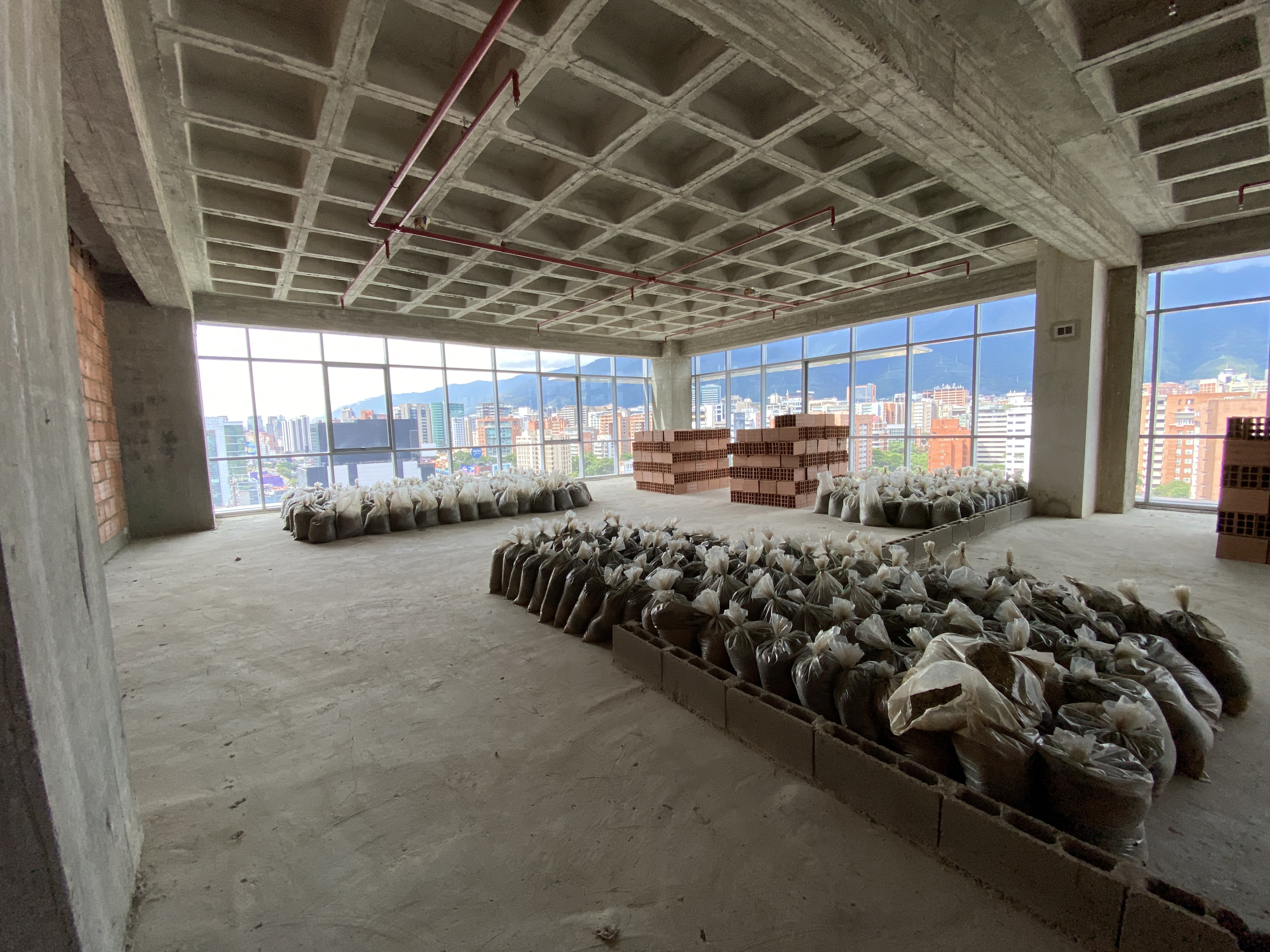 OFICINA EN VENTA EN OBRA GRIS CON VISTA AL ÁVILA CFM Anma
