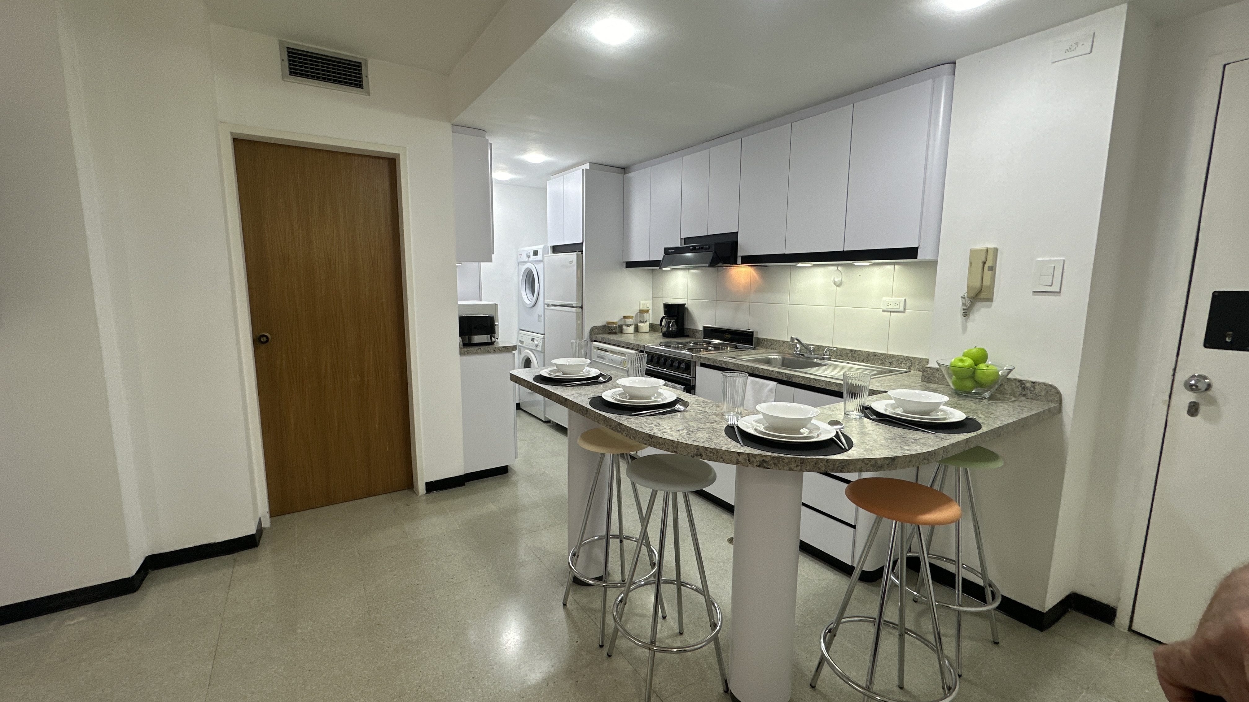APARTAMENTO EJECUTIVO EN ALQUILER LOS PALOS GRANDES ALE