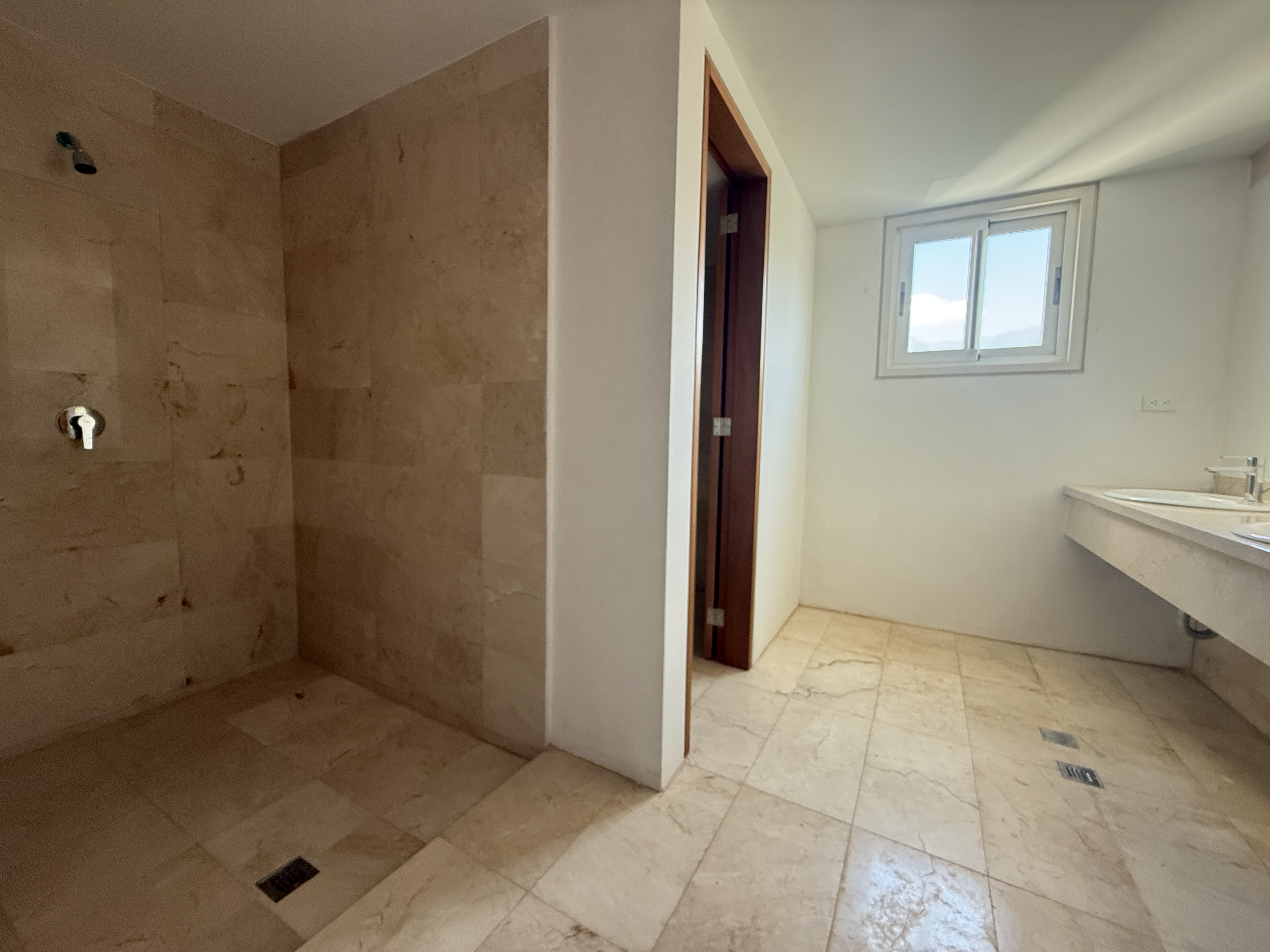 PENT-HOUSE DUPLEX EN OBRA BLANCA EN LOMAS DE LAS MERCEDES BELLA