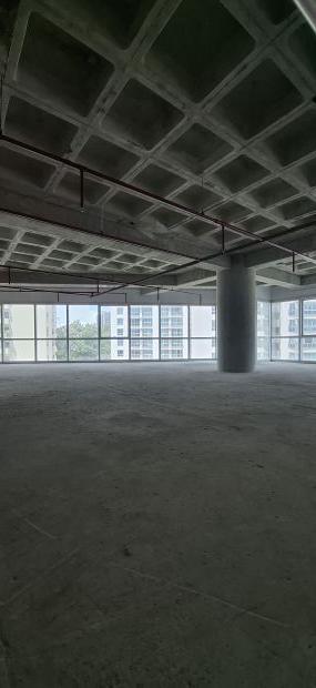 Oficina en Alquiler Obra Gris en Centro Empresarial Esmeralda Bella