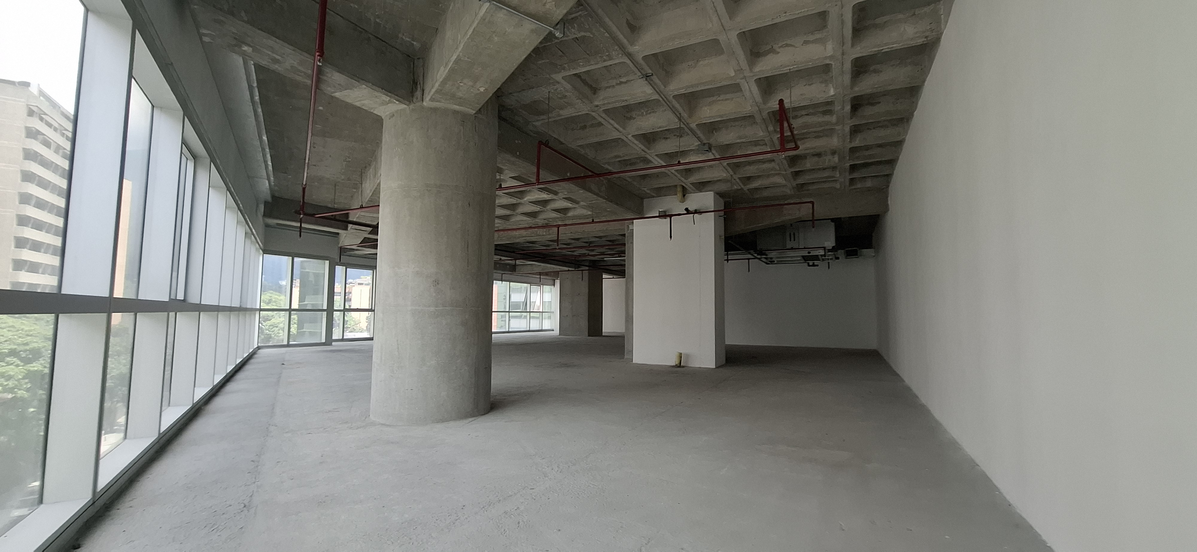 Venta Oficina  en Obra Gris en Centro Empresarial La esmeralda Bella