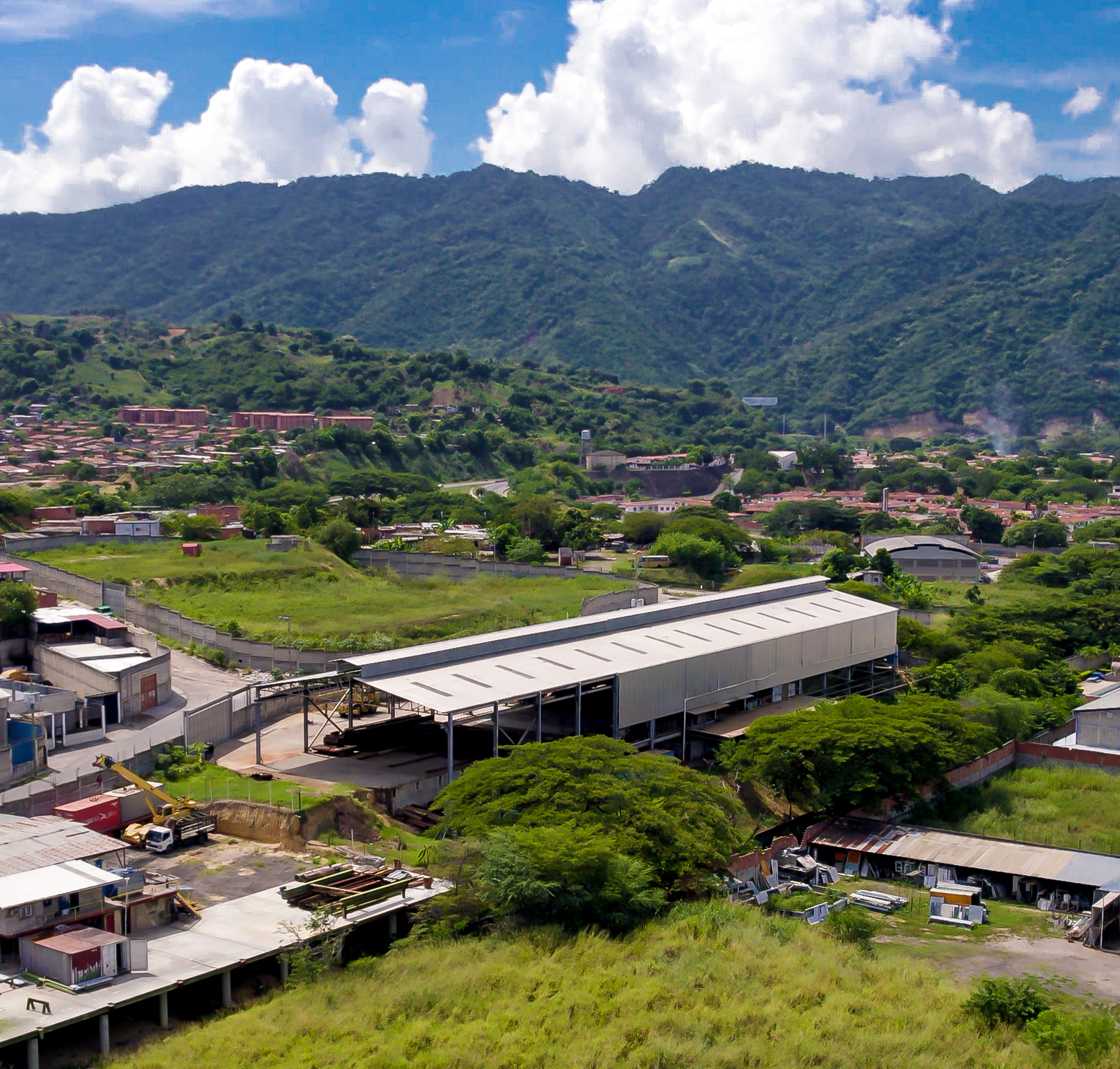 Galpón con fabrica en venta 2500m2 Guatire Anma