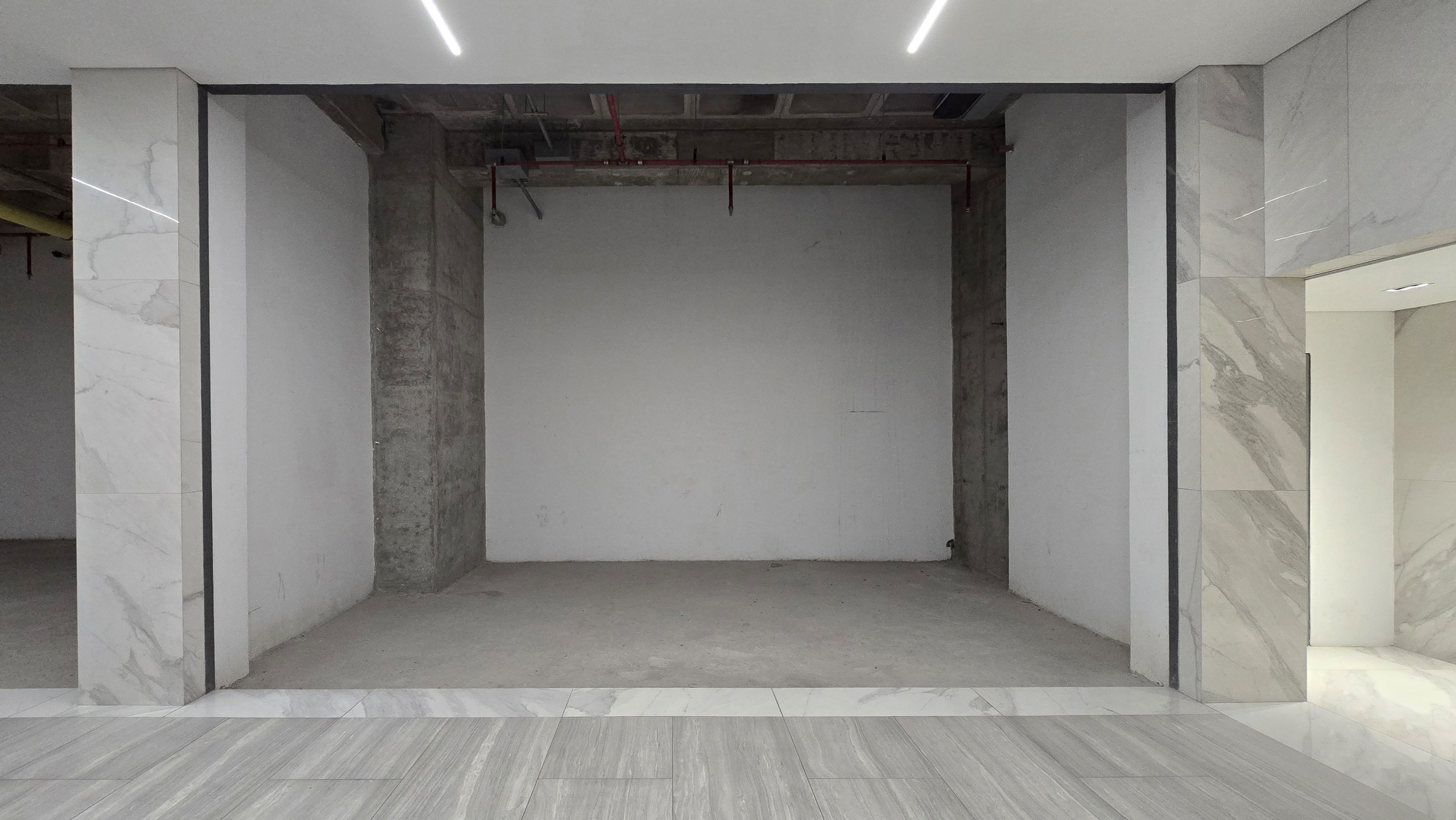 Venta de Local Comercial en el Centro Empresarial Esmeralda Bella