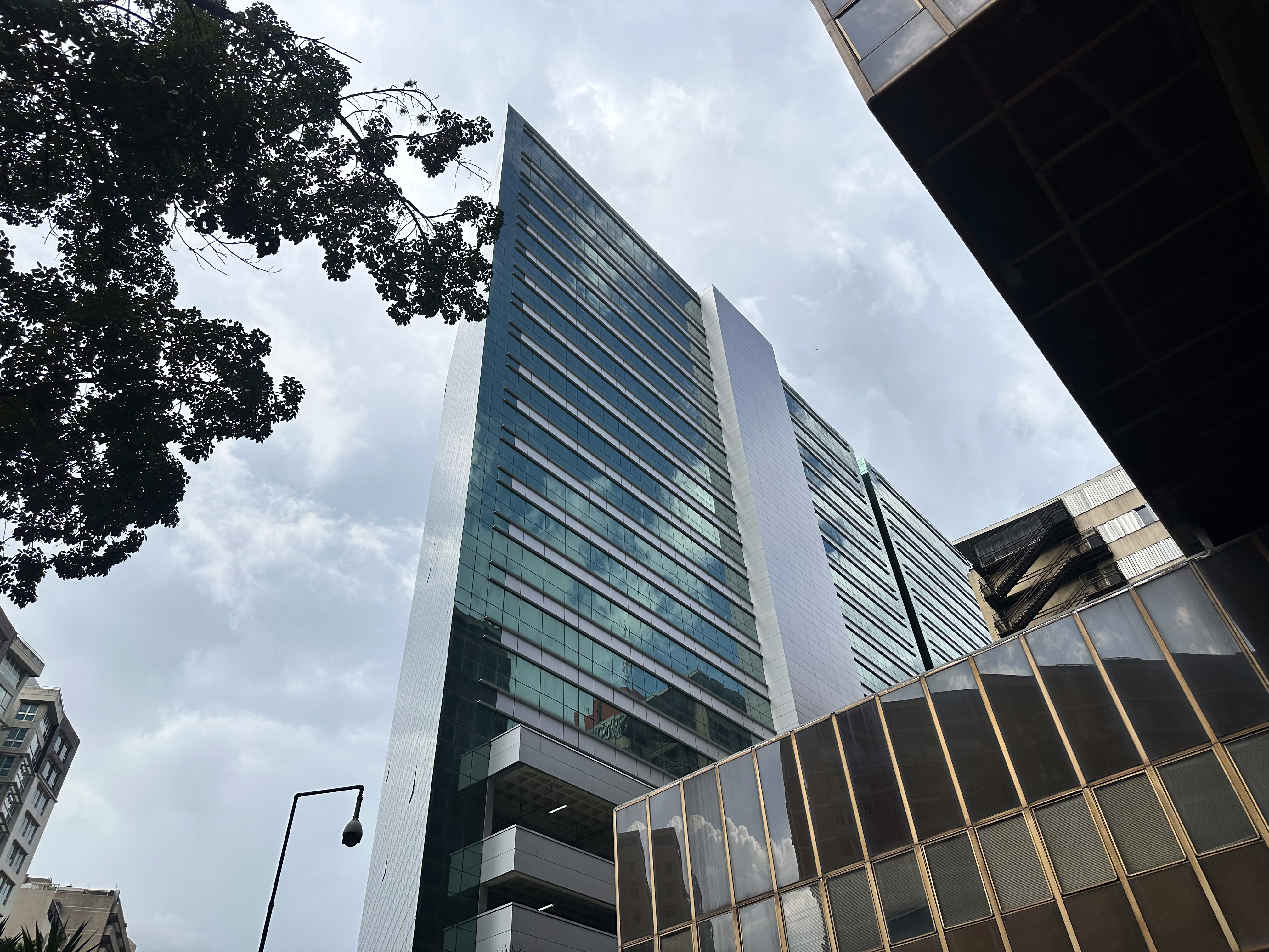 Venta  Local Comercial en el Centro Empresarial Esmeralda Bella