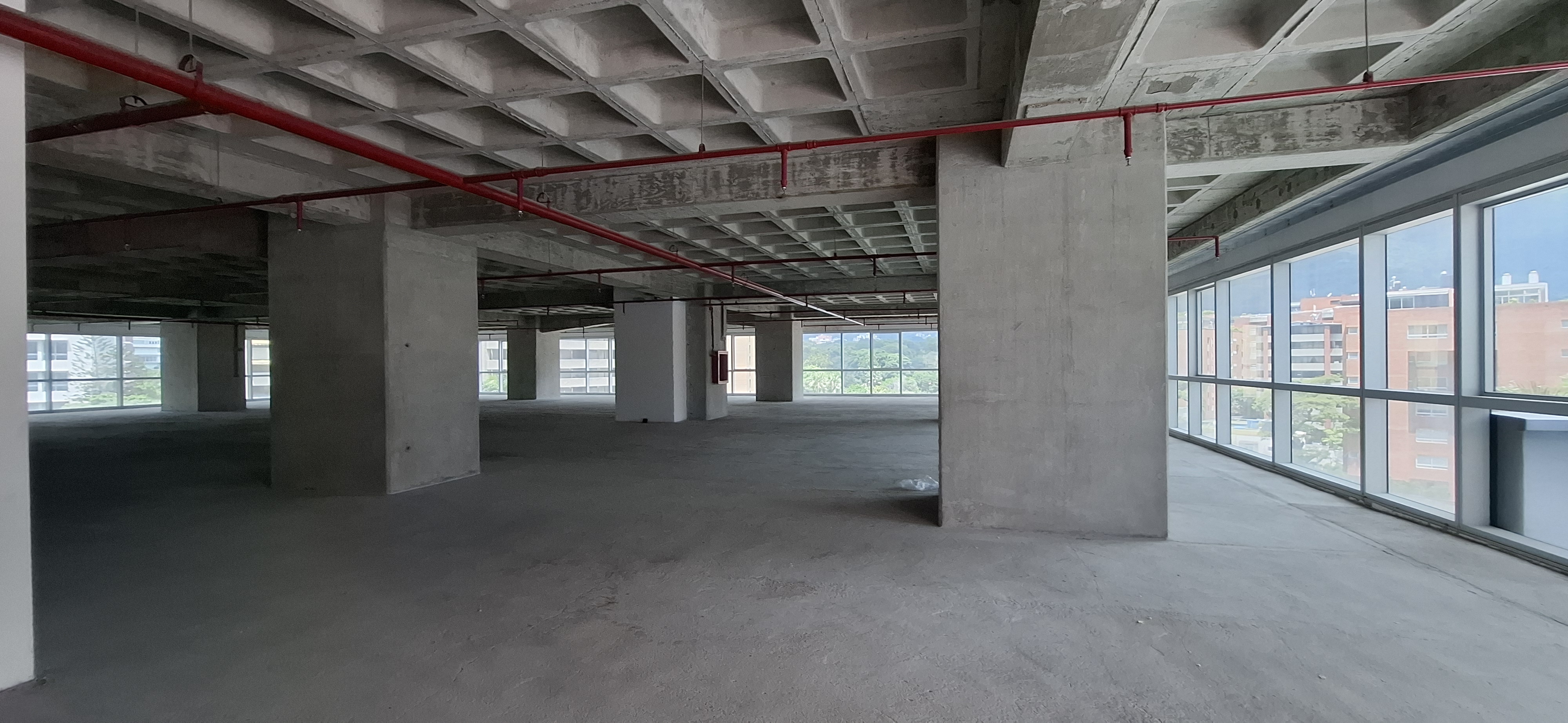Venta Oficina  en Obra Gris en Centro Empresarial La esmeralda Bella