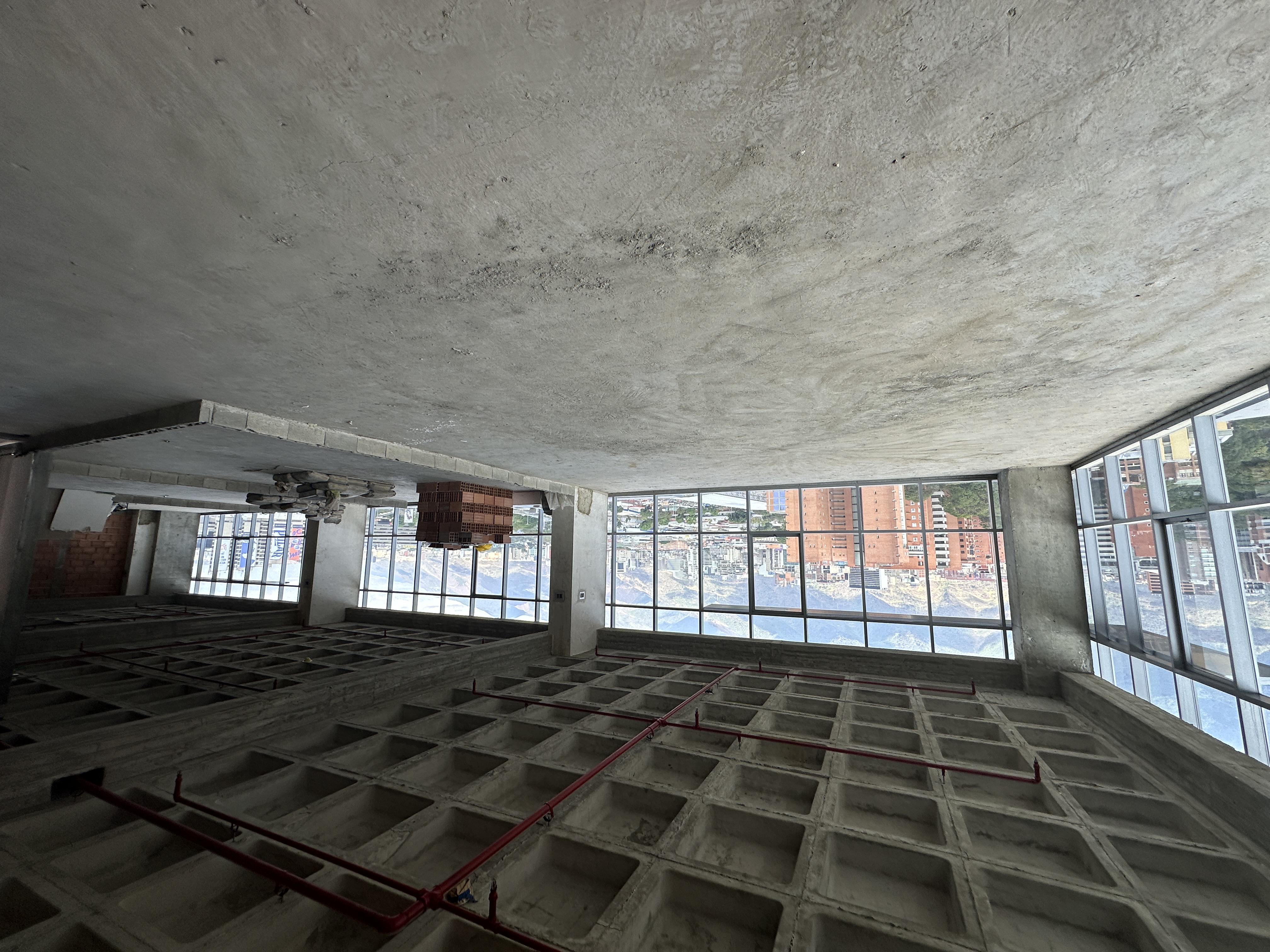 OFICINA EN VENTA EN OBRA GRIS CON VISTA AL ÁVILA CFM Anma