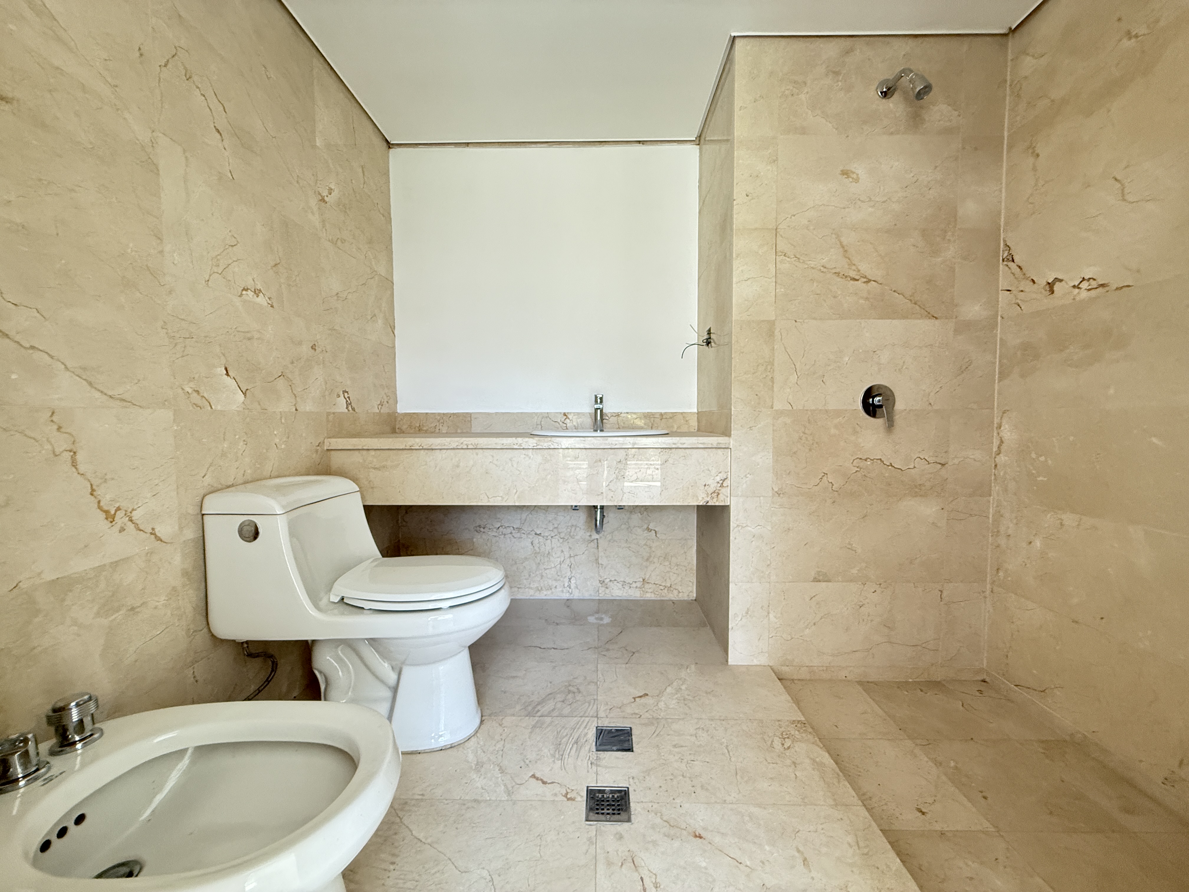 PENT-HOUSE DUPLEX EN OBRA BLANCA EN LOMAS DE LAS MERCEDES BELLA