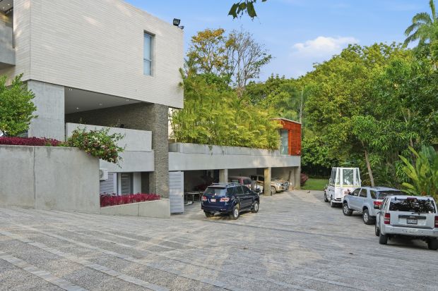 IMPONENTE CASA EN VENTA EN EL COUNTRY CLUB ANMA