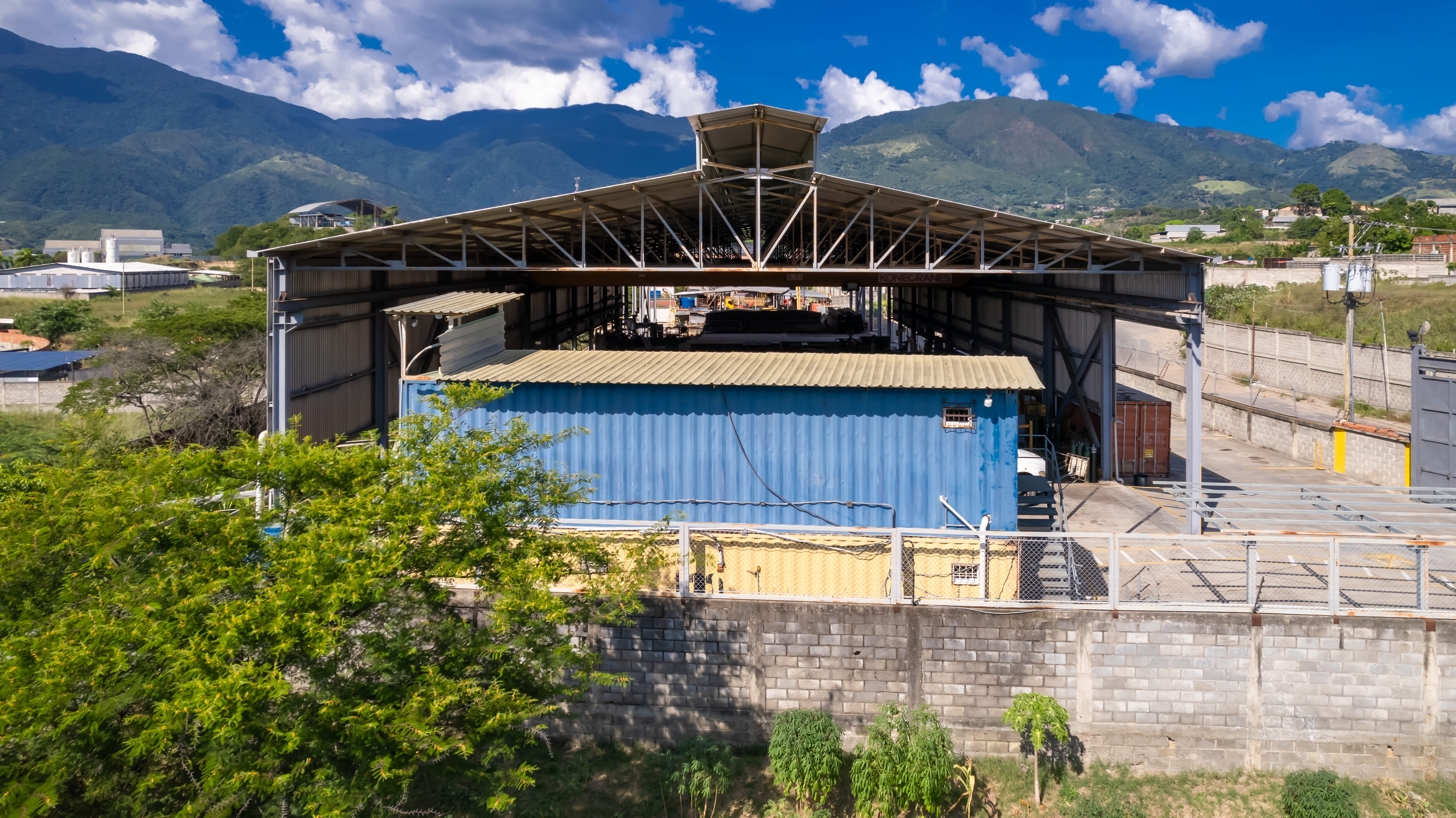 Galpón con fabrica en venta 2500m2 Guatire Anma