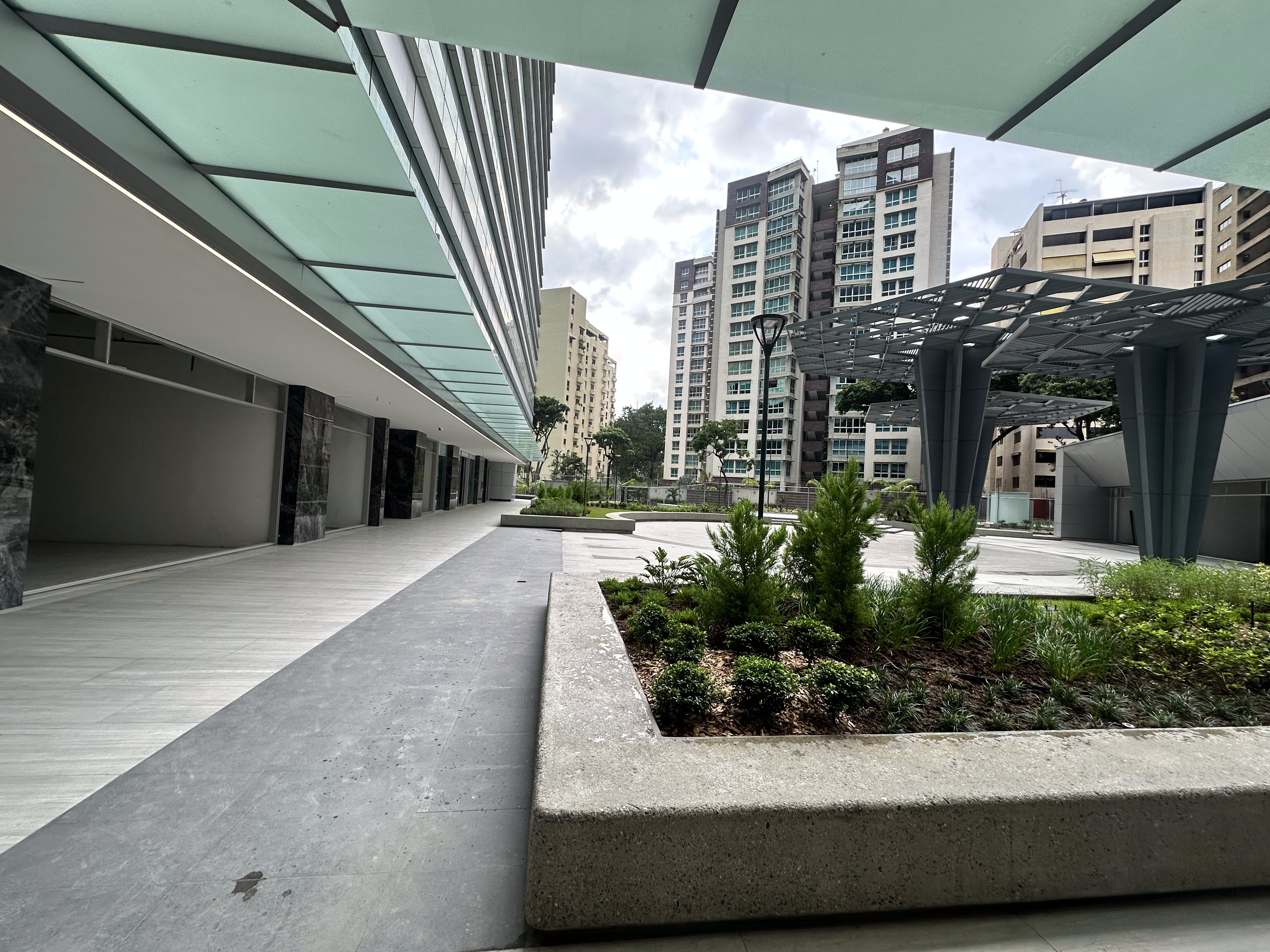 OFICINA EN OBRA GRIS EN CAMPO ALEGRE 300m2 Bella