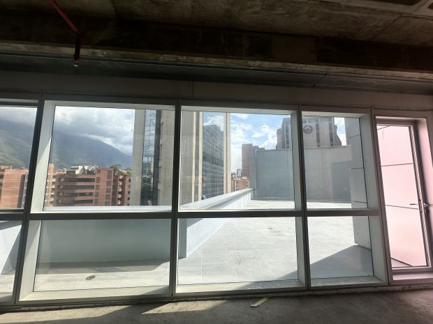ALQUILER DE OFICINA EN OBRA GRIS  EN CAMPO ALEGRE BELLA