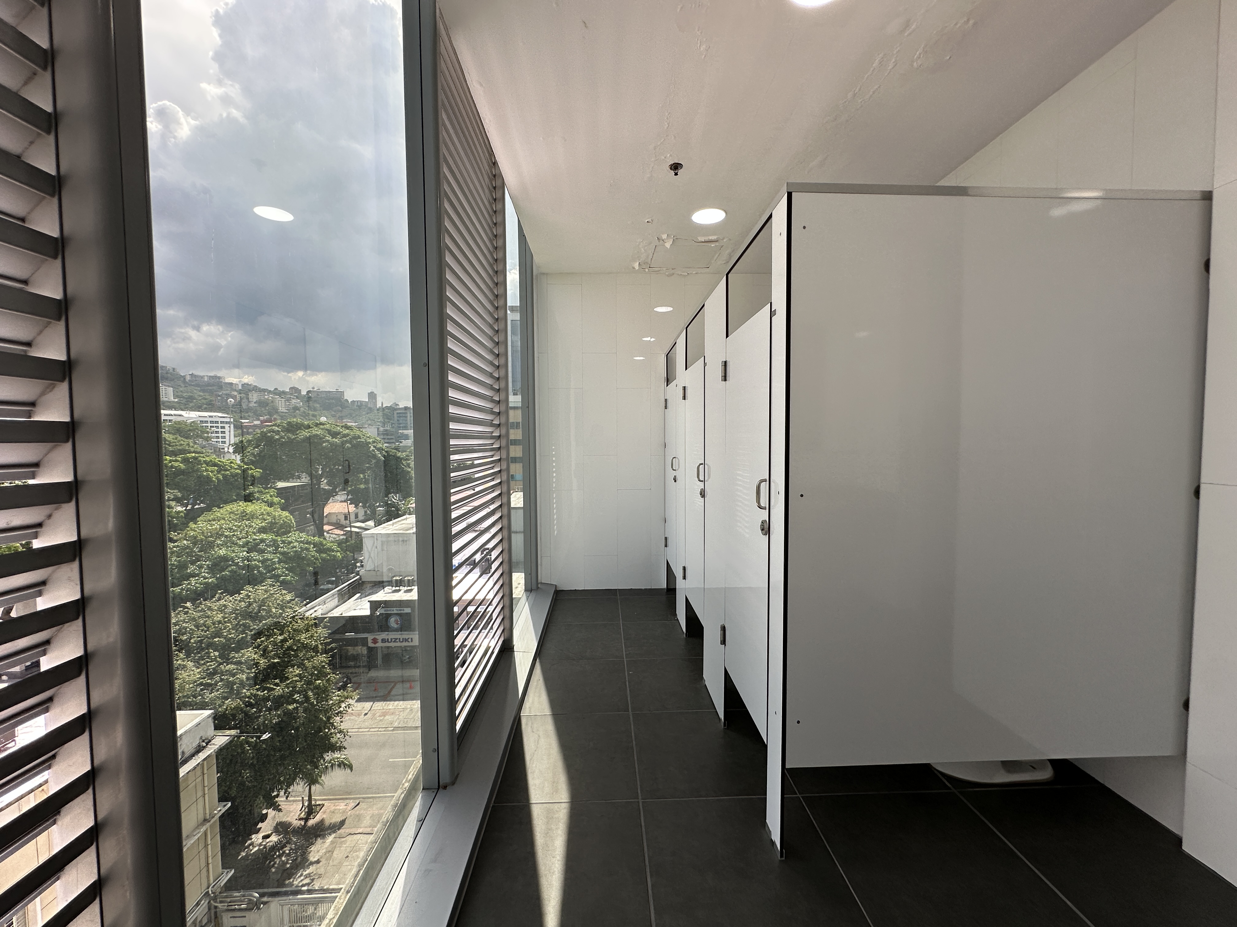 OFICINA EN VENTA EN LAS MERCEDES CON VISTA AL AVILA Anma