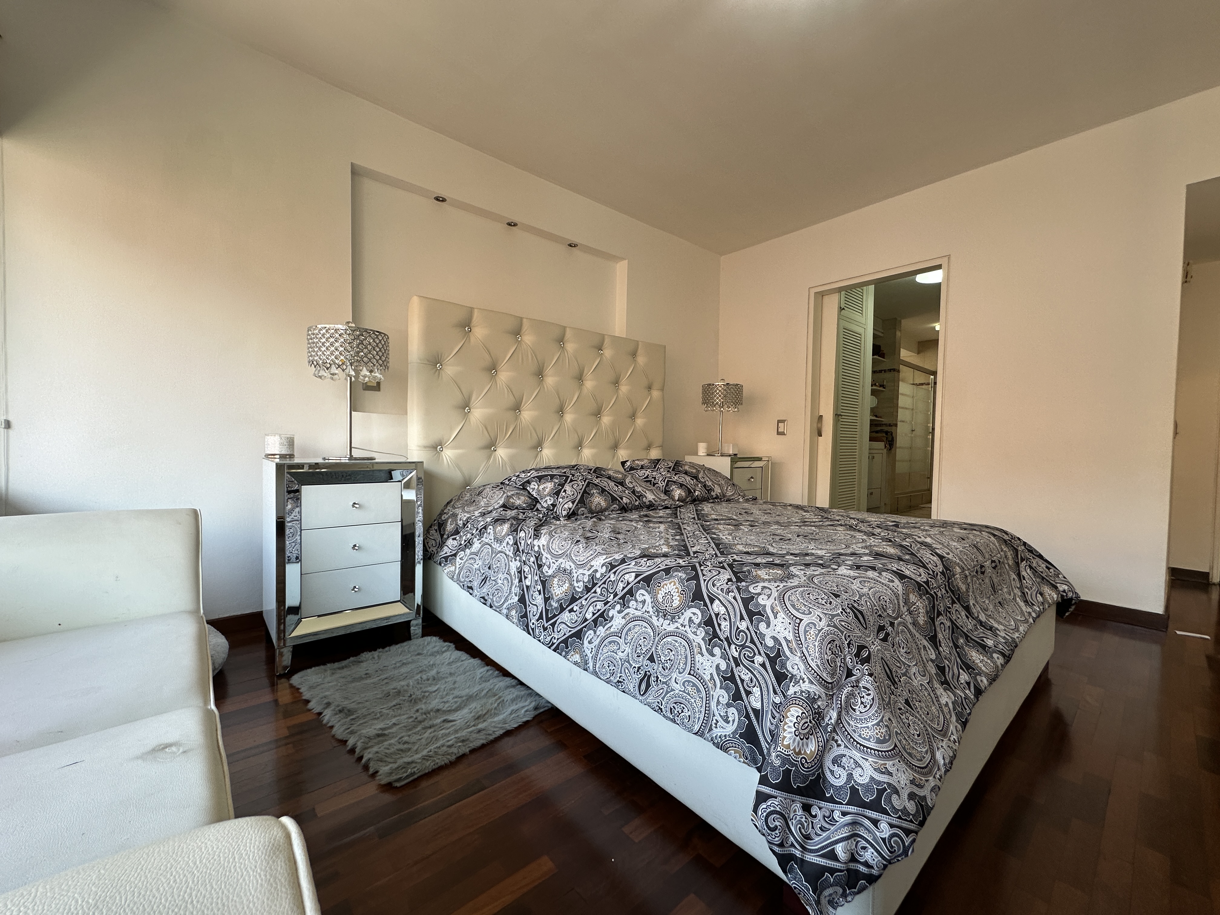 SE VENDE MODERNO APARTAMENTO EN LOMAS DE LAS MERCEDES Anma