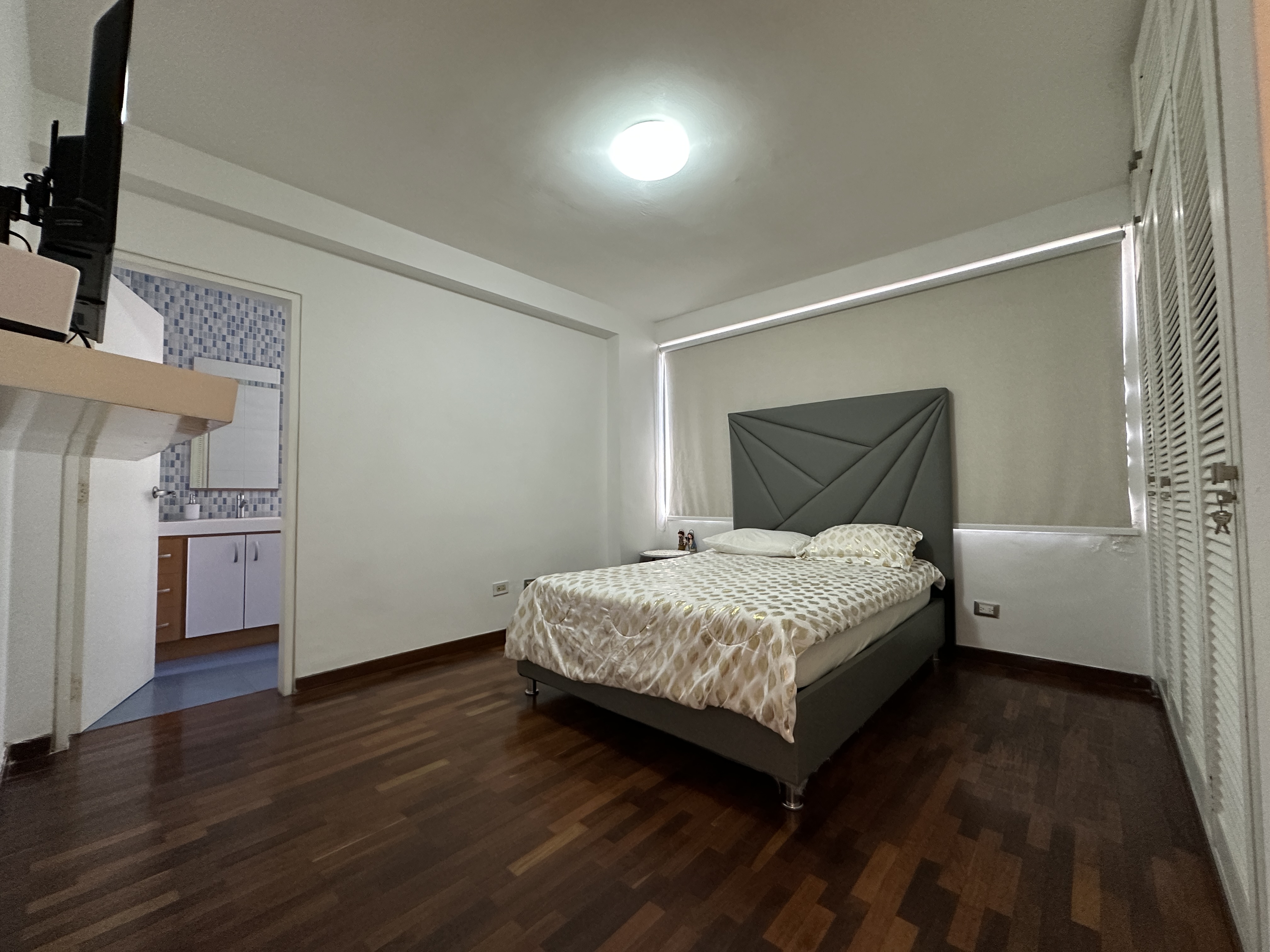 SE VENDE MODERNO APARTAMENTO EN LOMAS DE LAS MERCEDES Anma