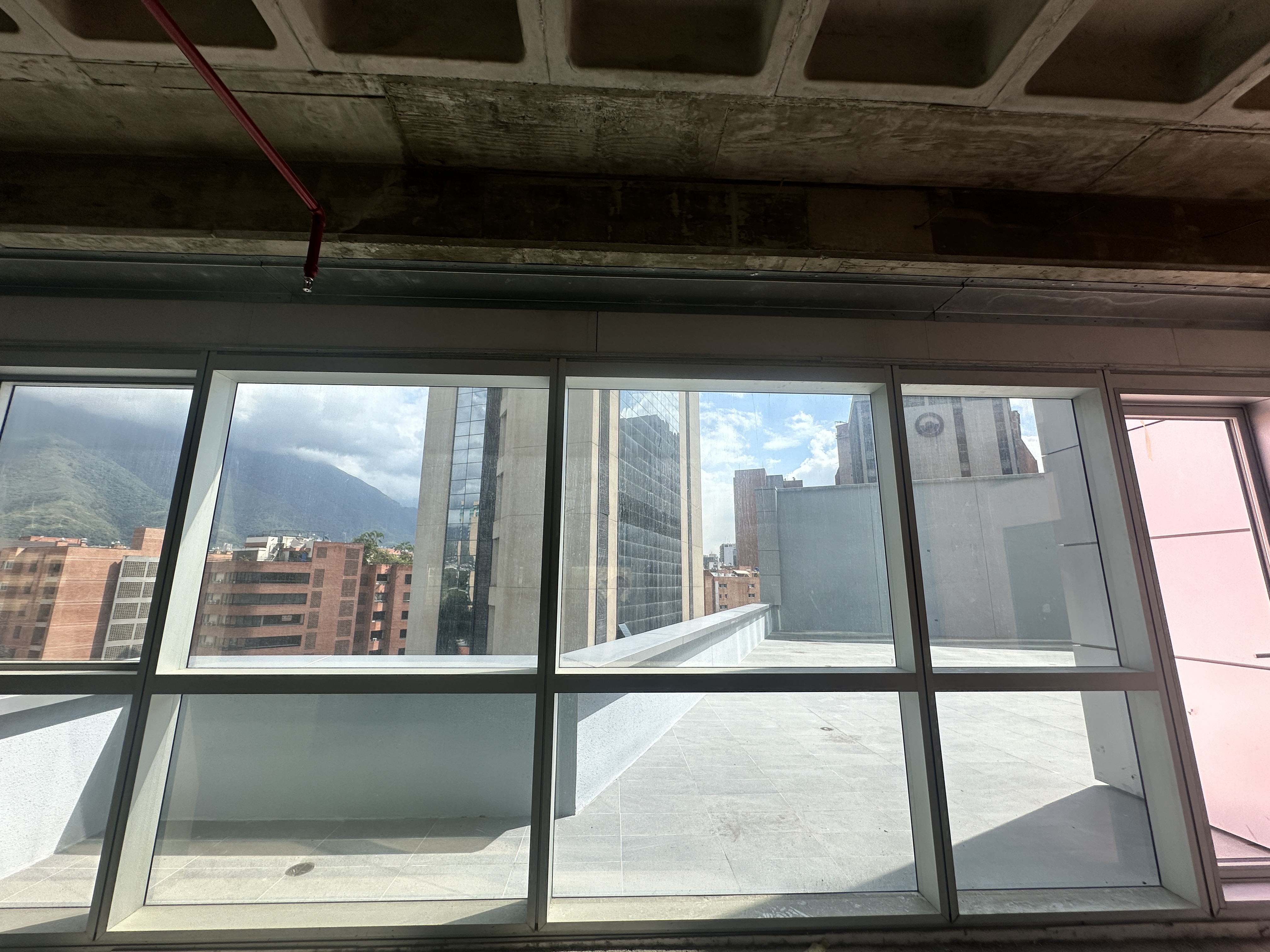 OFICINA   A ESTRENAR  EN CAMPO ALEGRE Bella