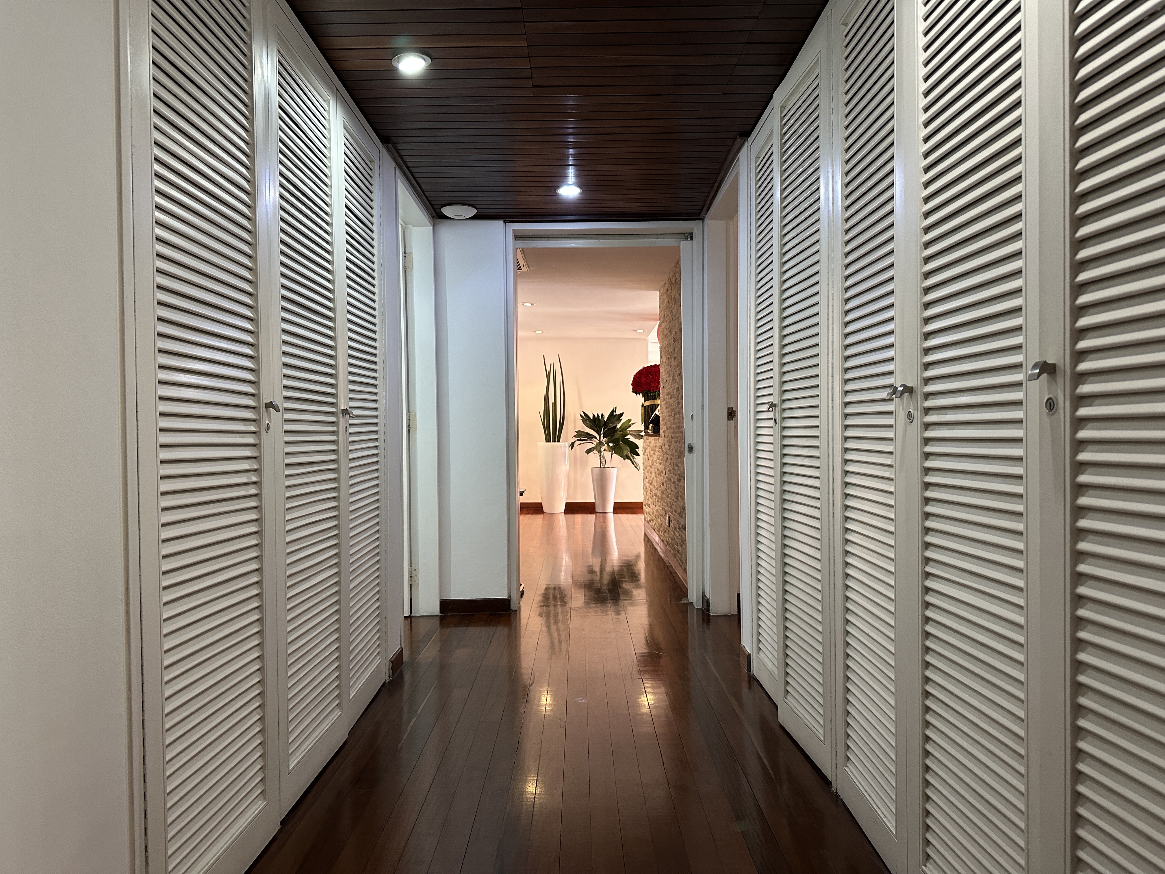 SE VENDE MODERNO APARTAMENTO EN LOMAS DE LAS MERCEDES Anma