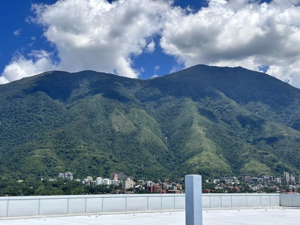 OFICINA  EN ALQUILER EN OBRA GRIS EN CAMPO ALEGRE BELLA