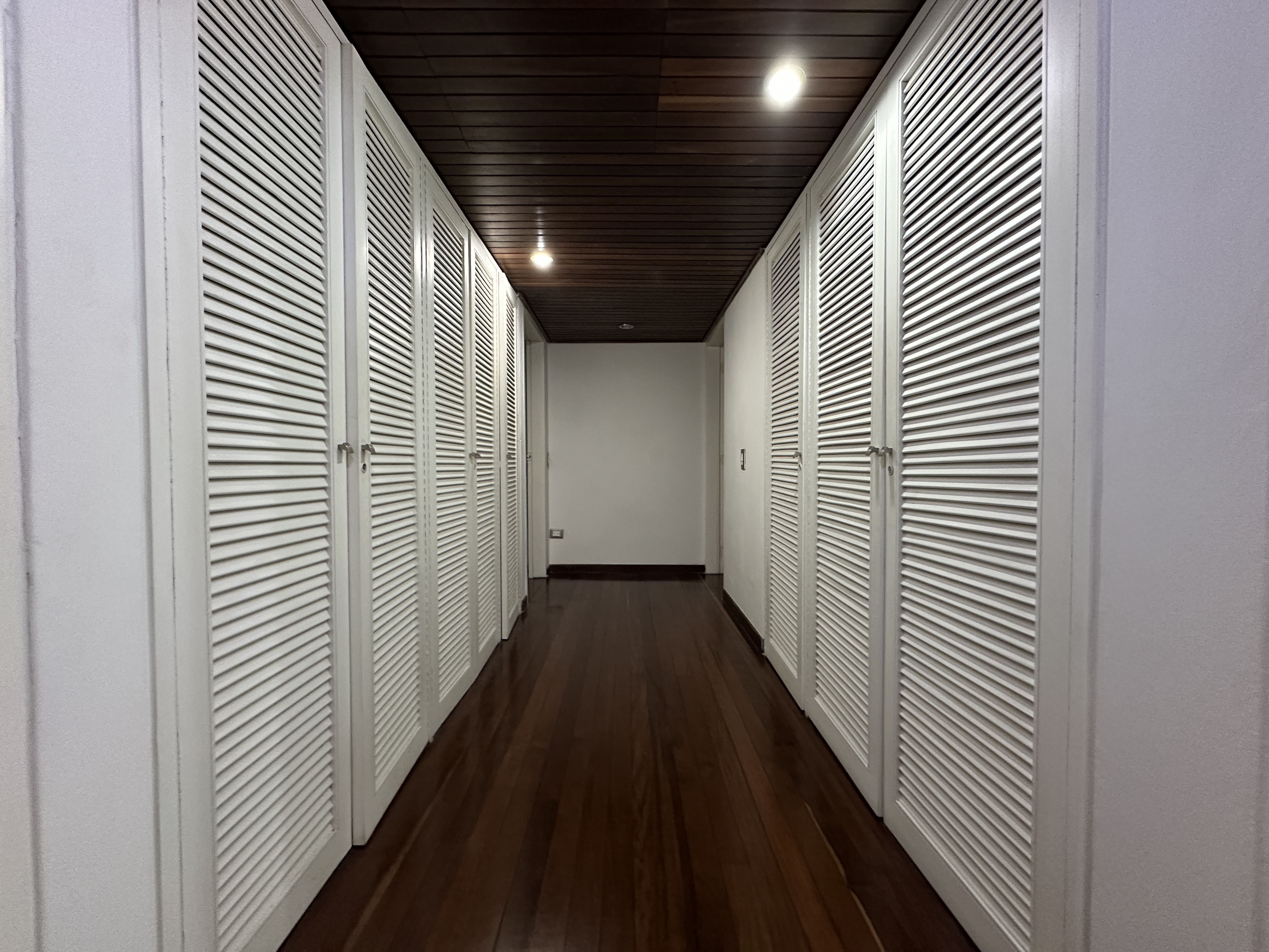 SE VENDE MODERNO APARTAMENTO EN LOMAS DE LAS MERCEDES Anma
