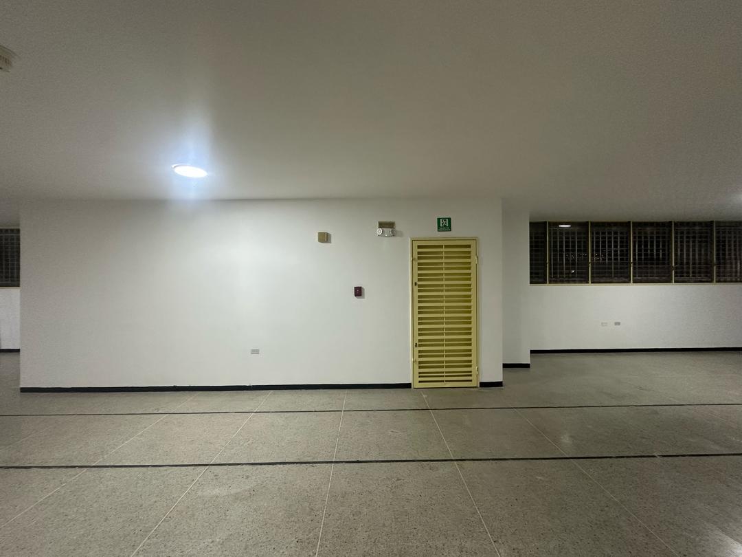 ALQUILER DE PLANTA INDUSTRIAL EN LA URBINA ALE