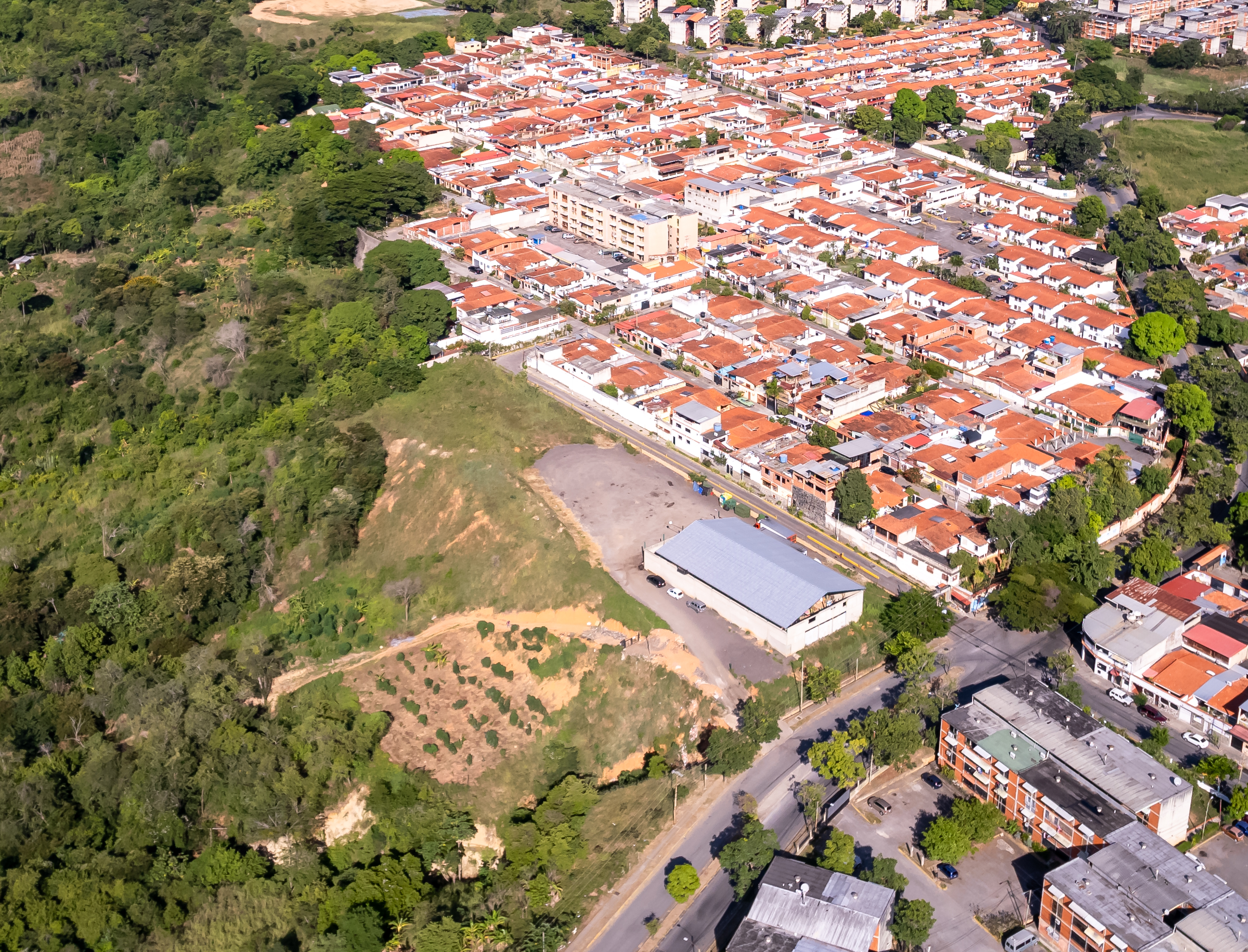 Venta de Terreno de uso RESIDENCIAL en Guatire 8300m2 Anma