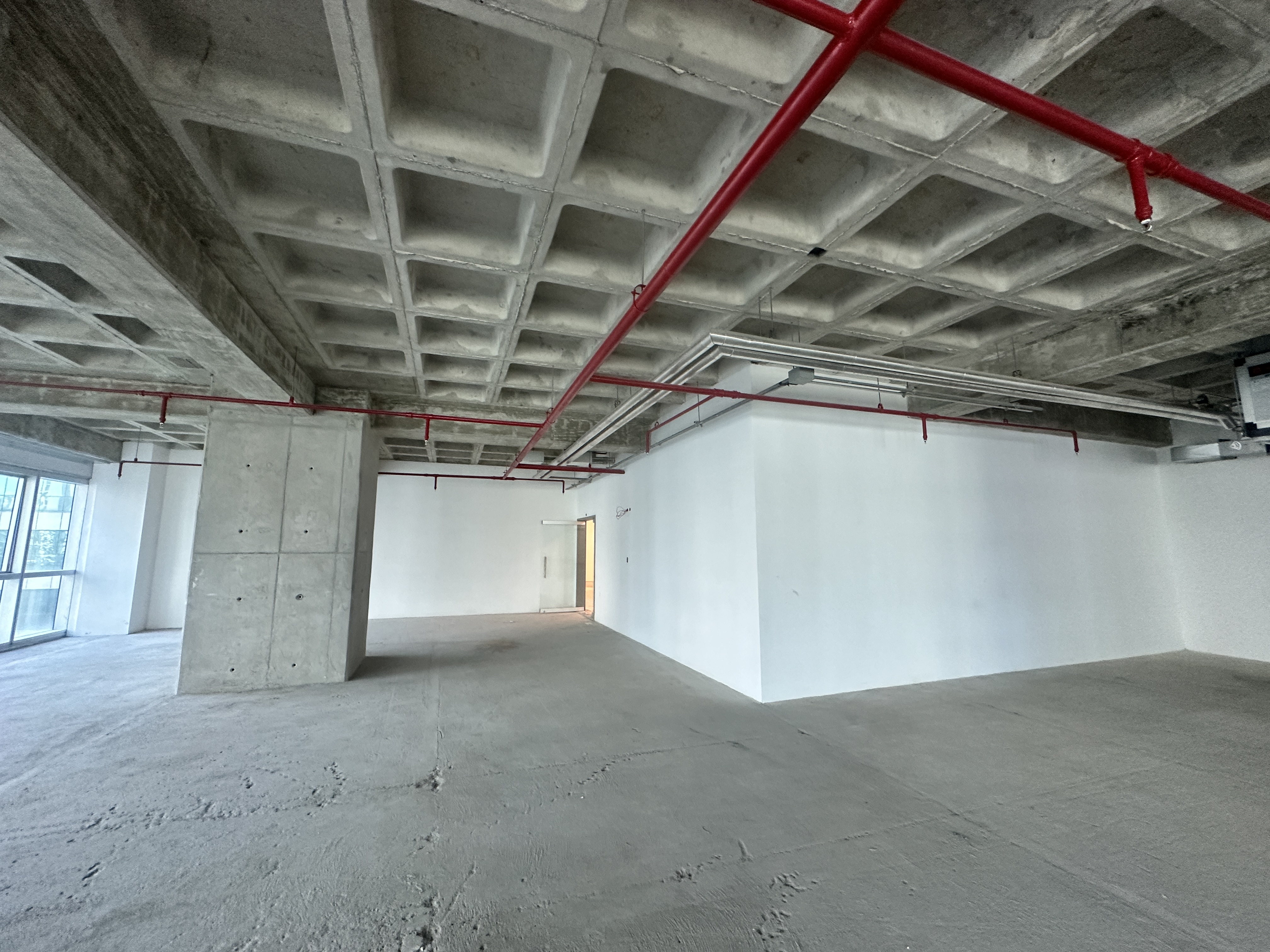 OFICINA EN OBRA GRIS EN CAMPO ALEGRE 300m2 Bella