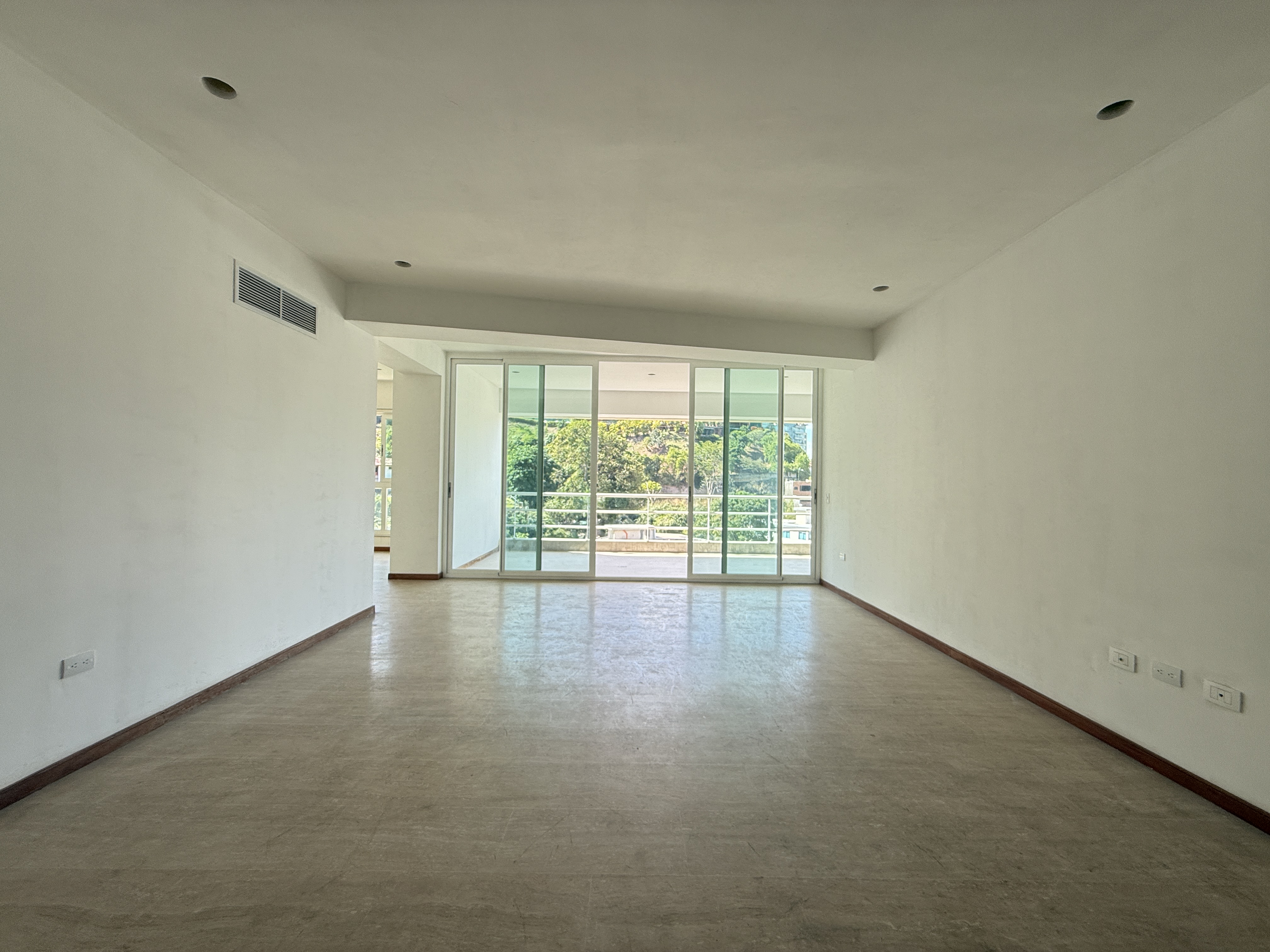 PENT-HOUSE DUPLEX EN OBRA BLANCA EN LOMAS DE LAS MERCEDES BELLA
