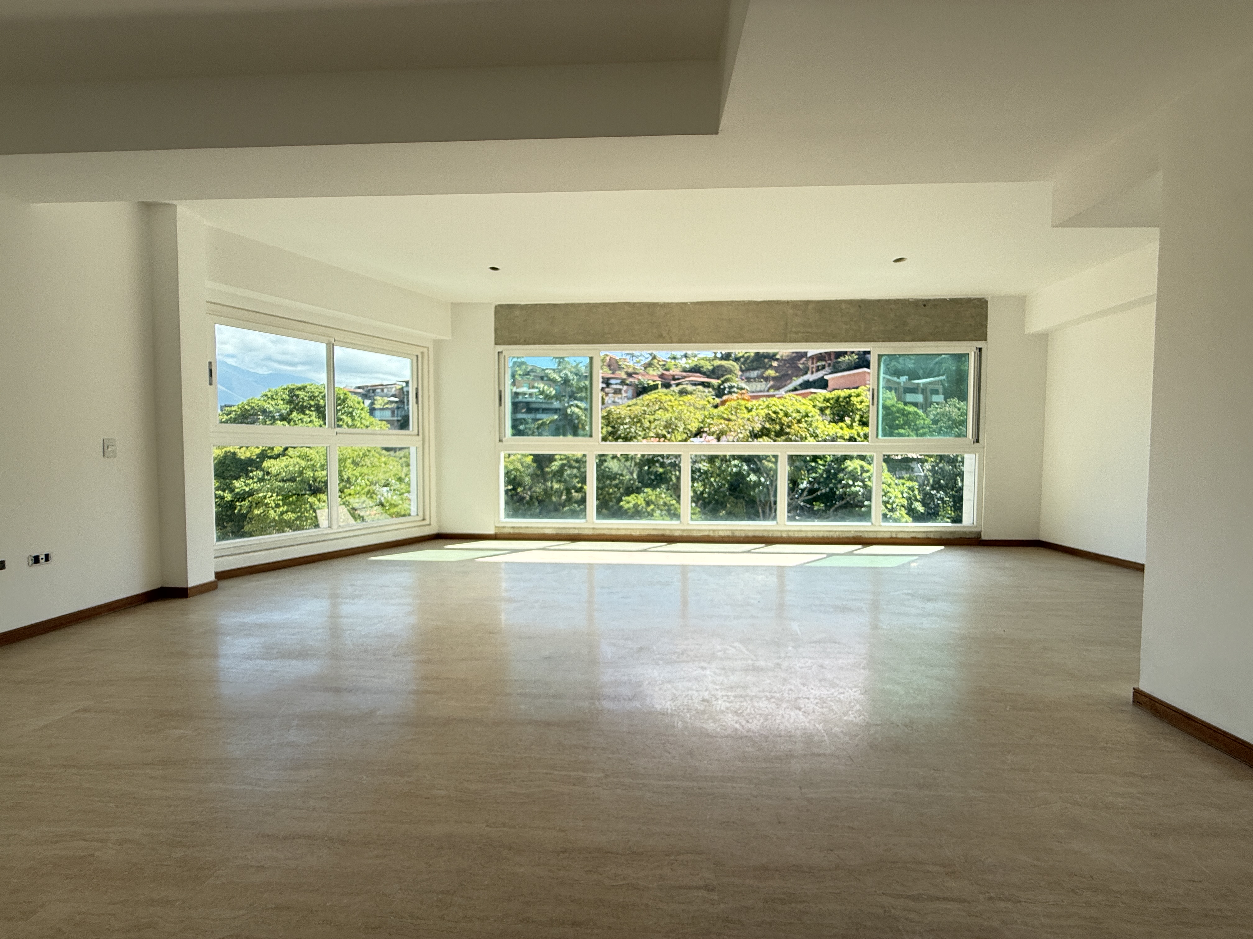PENT-HOUSE DUPLEX EN OBRA BLANCA EN LOMAS DE LAS MERCEDES BELLA
