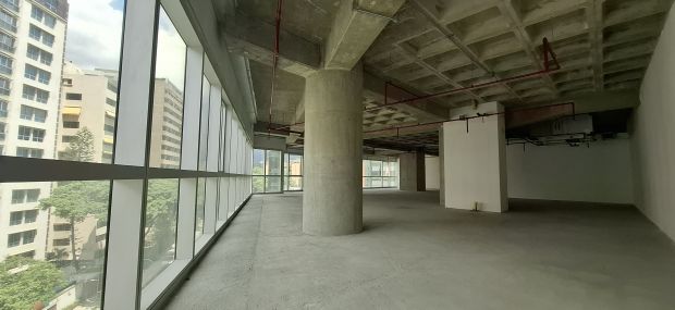 Oficina en Alquiler Obra Gris en Centro Empresarial Esmeralda Bella