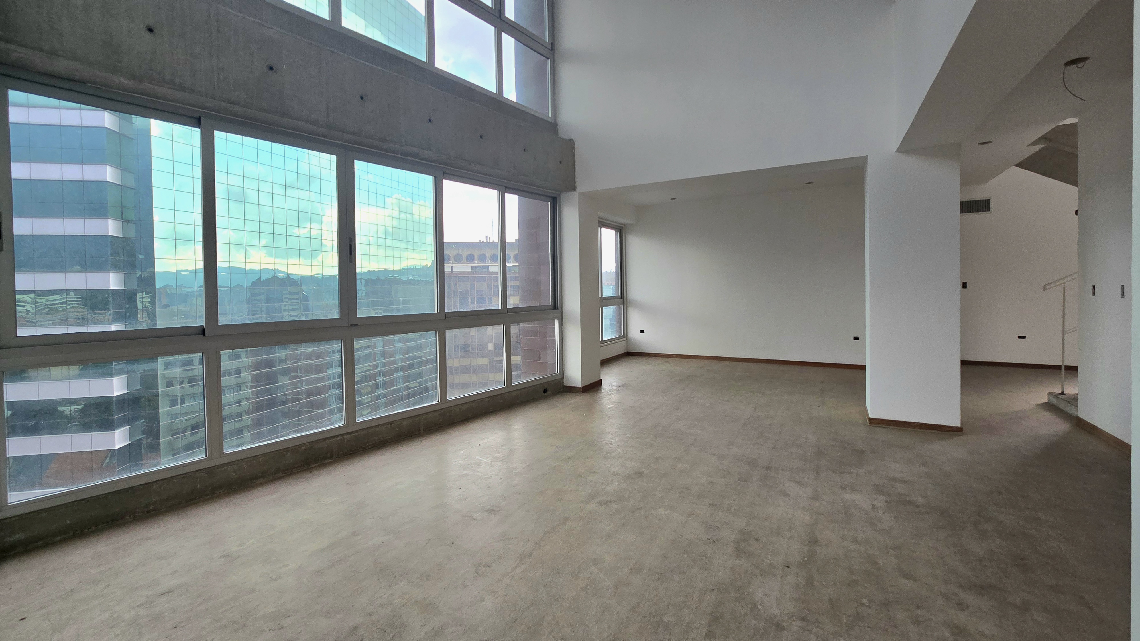 Espectacular Pent House Duplex en Venta en Campo Alegre Bella