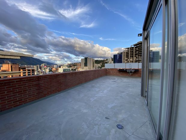 SE VENDE PH TRIPLEX EN LAS MERCEDES Anma