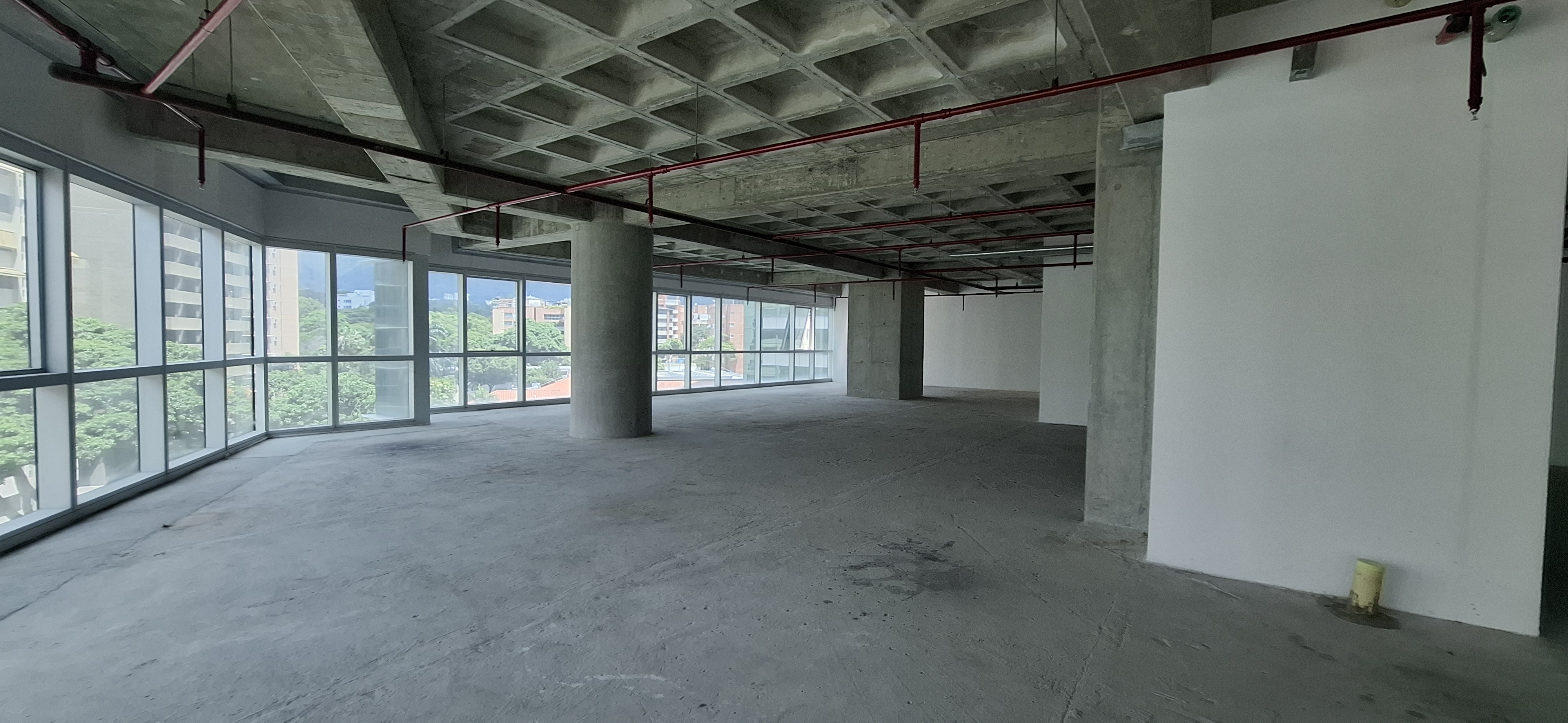 Venta Oficina  en Obra Gris en Centro Empresarial La esmeralda Bella