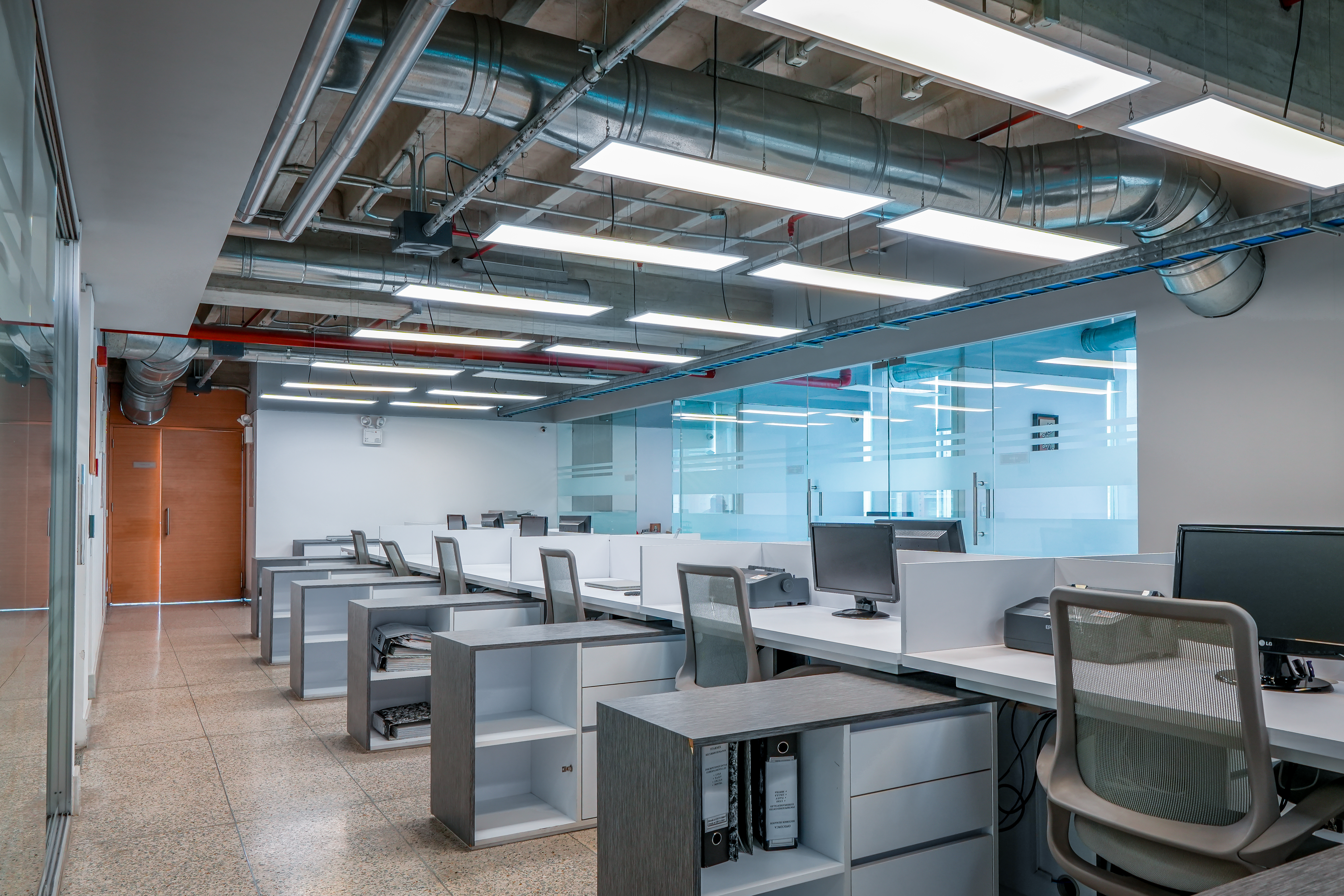 EN VENTA MODERNA OFICINA EN LAS MERCEDES CON VISTA AL AVILA Anma