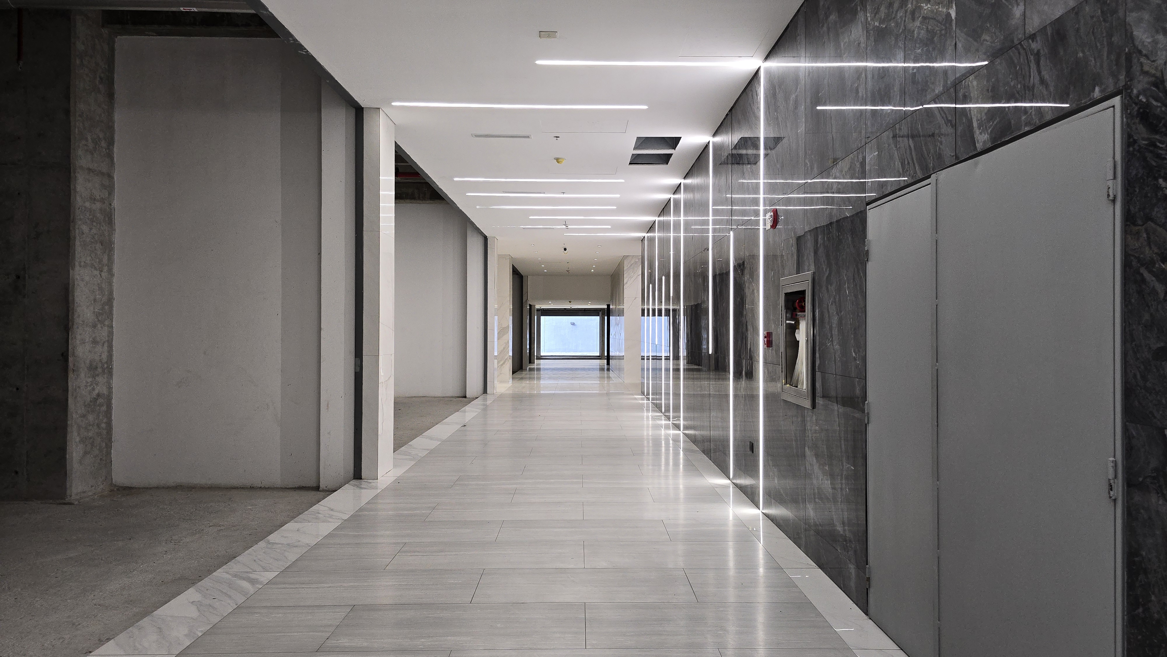 Venta de Local Comercial en el Centro Empresarial Esmeralda Bella
