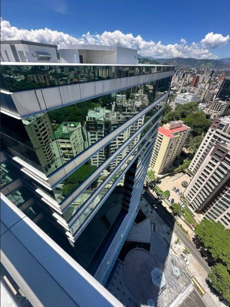 Oficina en Alquiler Obra Gris en Centro Empresarial Esmeralda Bella