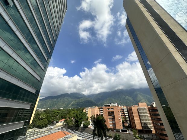 ALQUILER DE OFICINA EN OBRA GRIS  EN CAMPO ALEGRE BELLA