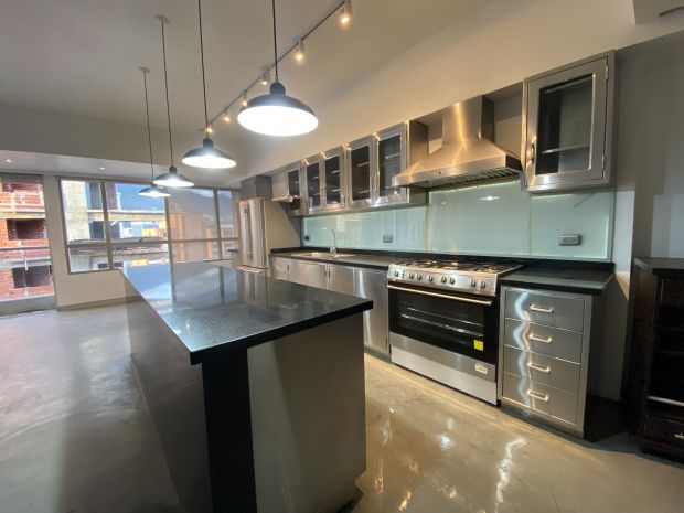 SE VENDE PH TRIPLEX EN LAS MERCEDES Anma