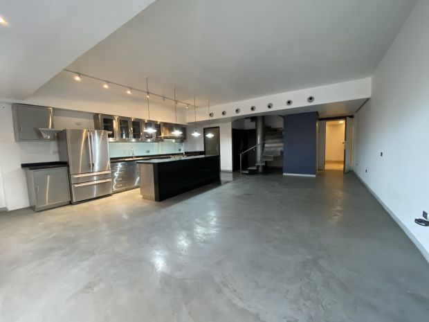SE VENDE PH TRIPLEX EN LAS MERCEDES Anma