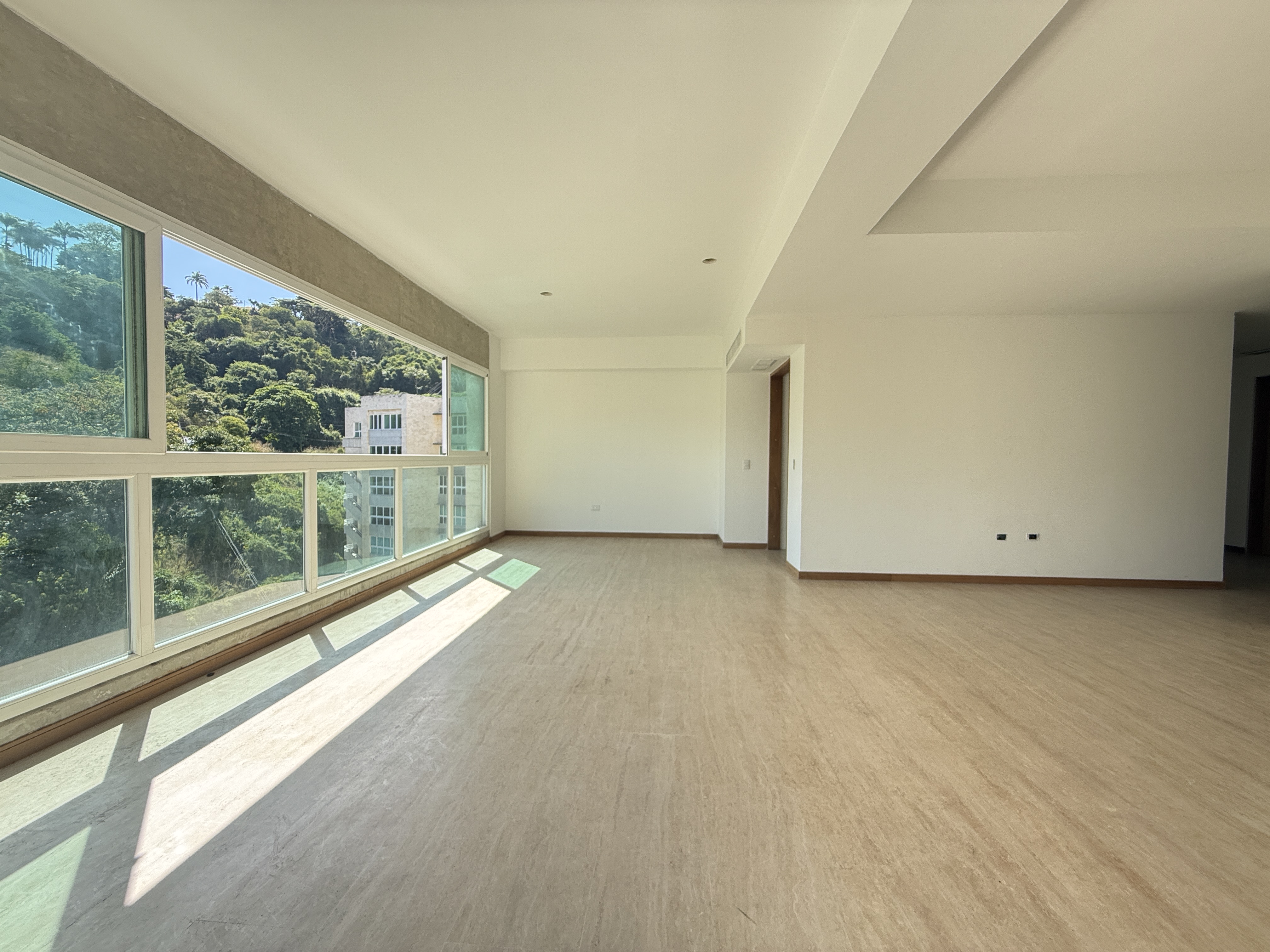 PENT-HOUSE DUPLEX EN OBRA BLANCA EN LOMAS DE LAS MERCEDES BELLA