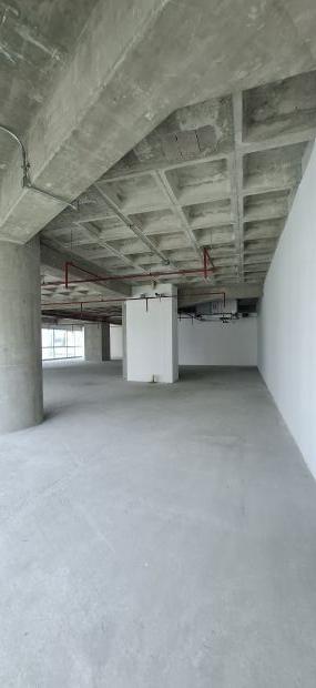 Oficina en Alquiler Obra Gris en Centro Empresarial Esmeralda Bella