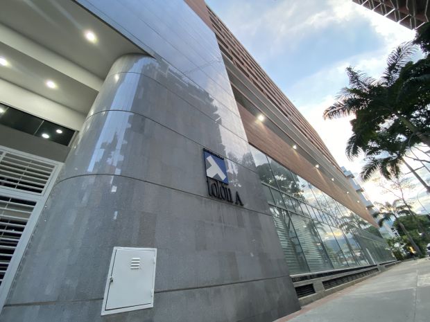 SE VENDE PH TRIPLEX EN LAS MERCEDES Anma