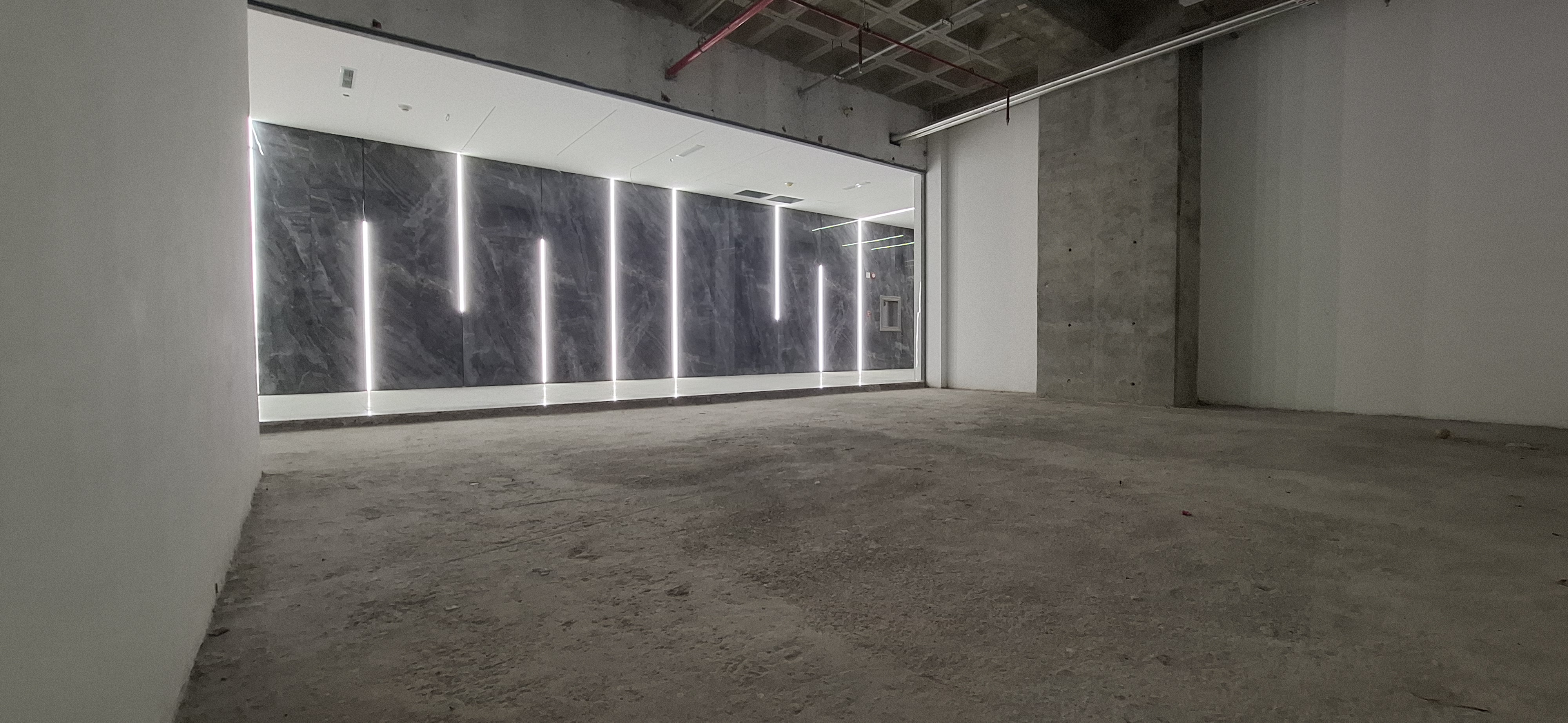 Venta  Local Comercial en el Centro Empresarial Esmeralda Bella