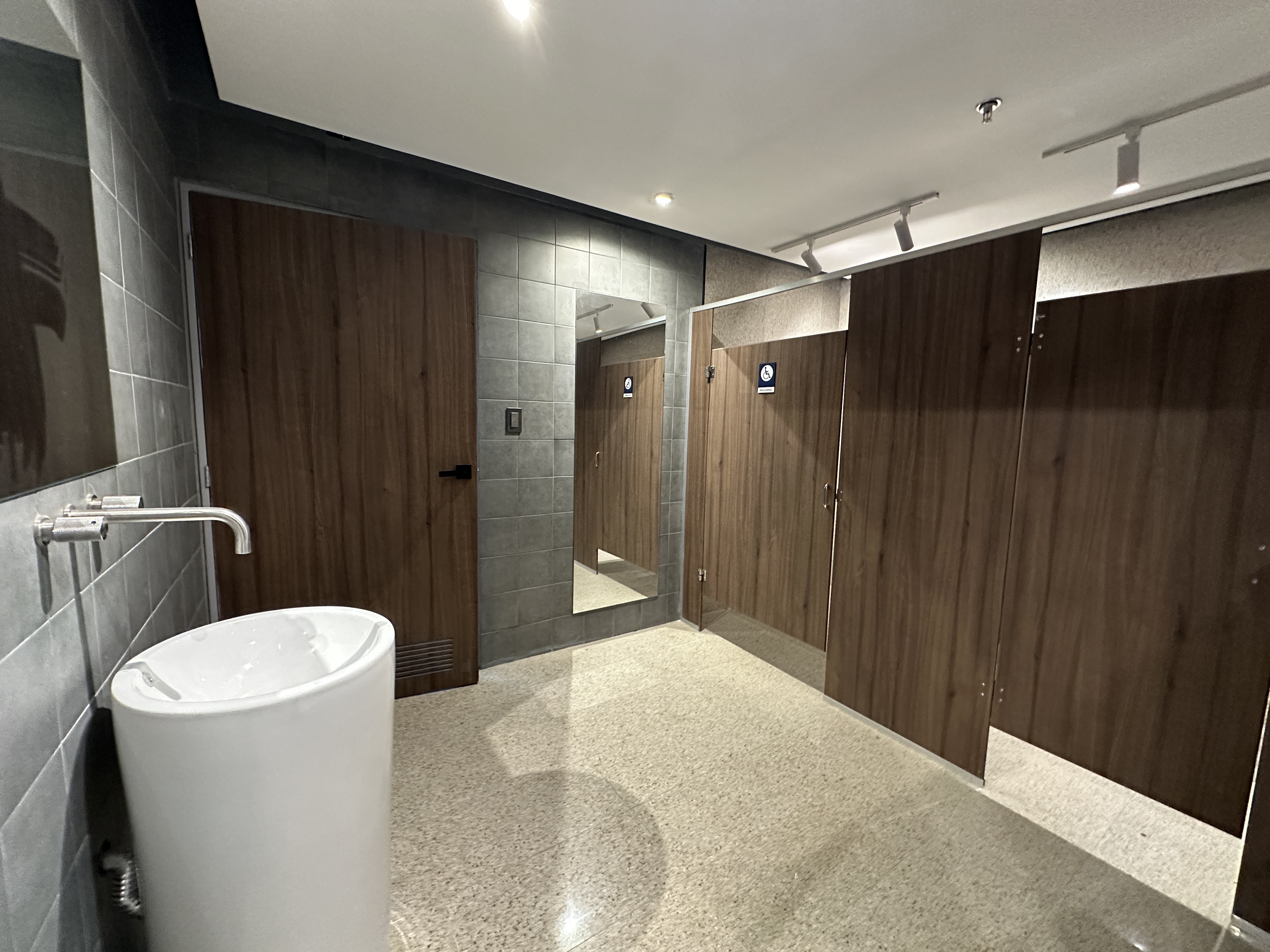 OFICINA EN VENTA EN OBRA GRIS EN LAS MERCEDES Anma
