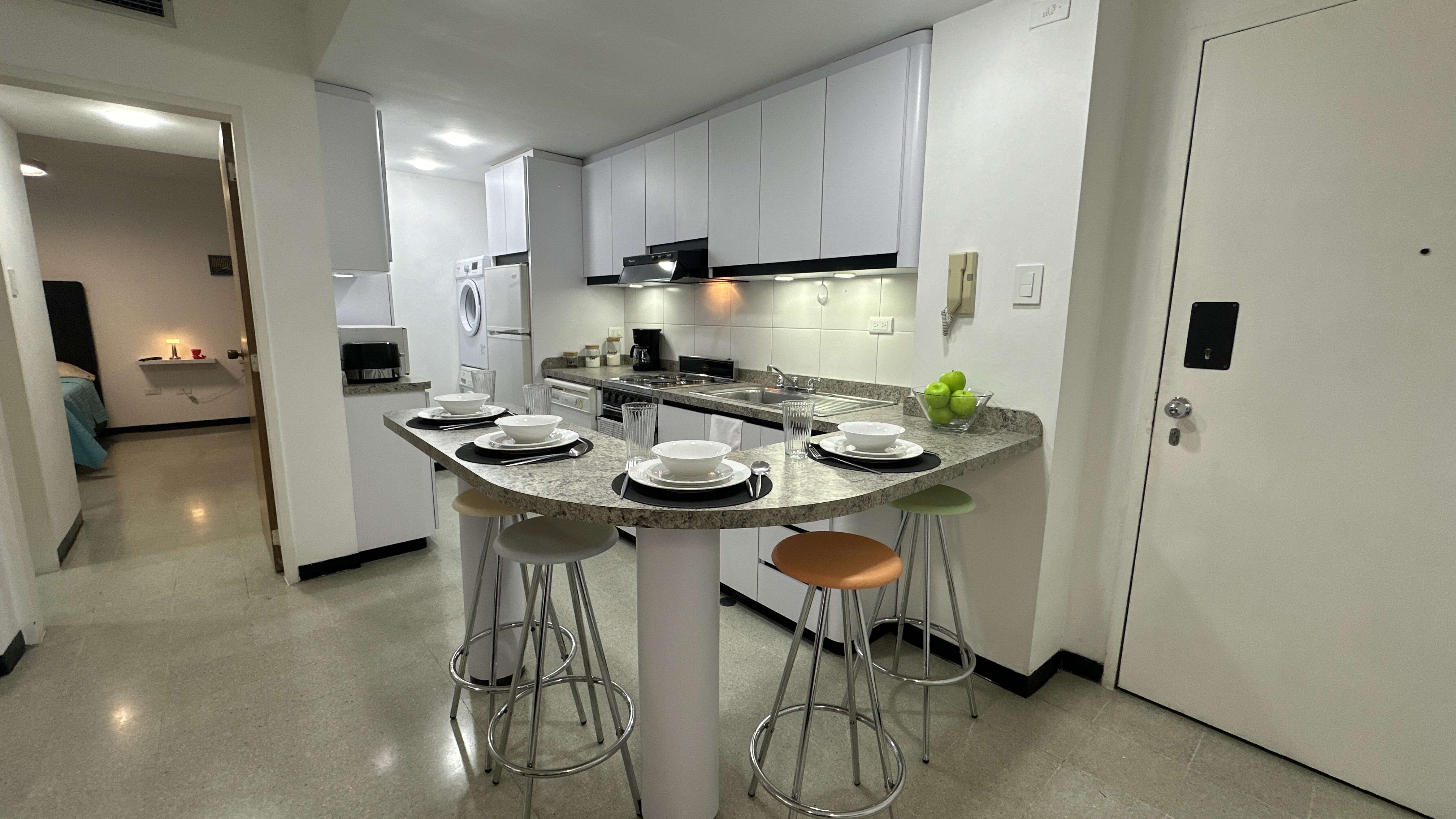 APARTAMENTO EJECUTIVO EN ALQUILER LOS PALOS GRANDES ALE