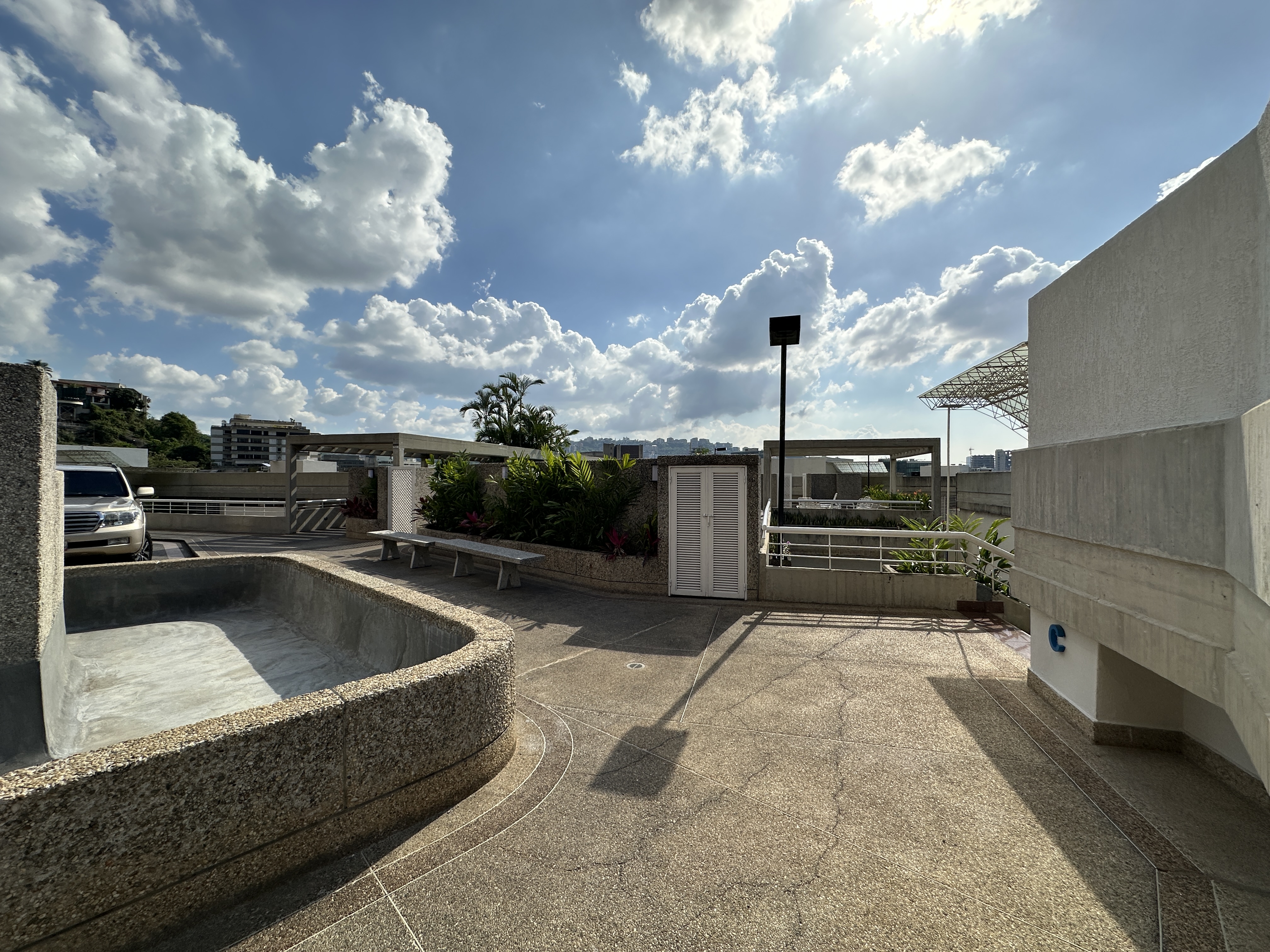 SE VENDE MODERNO APARTAMENTO EN LOMAS DE LAS MERCEDES Anma